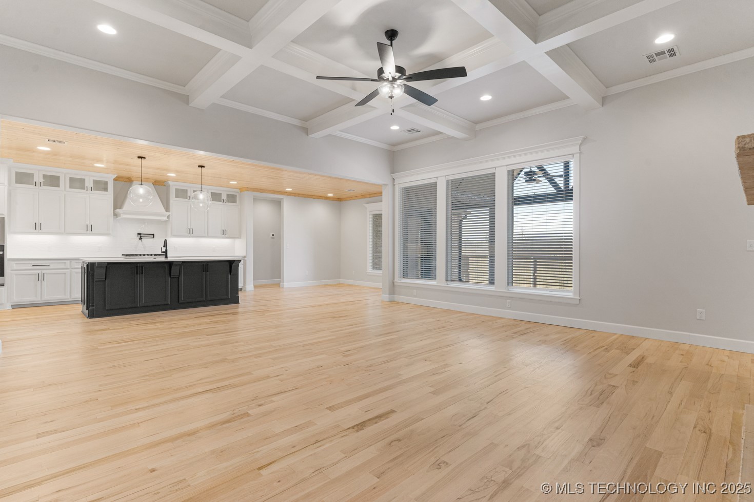 12714 S Irvington Avenue Property Photo 11