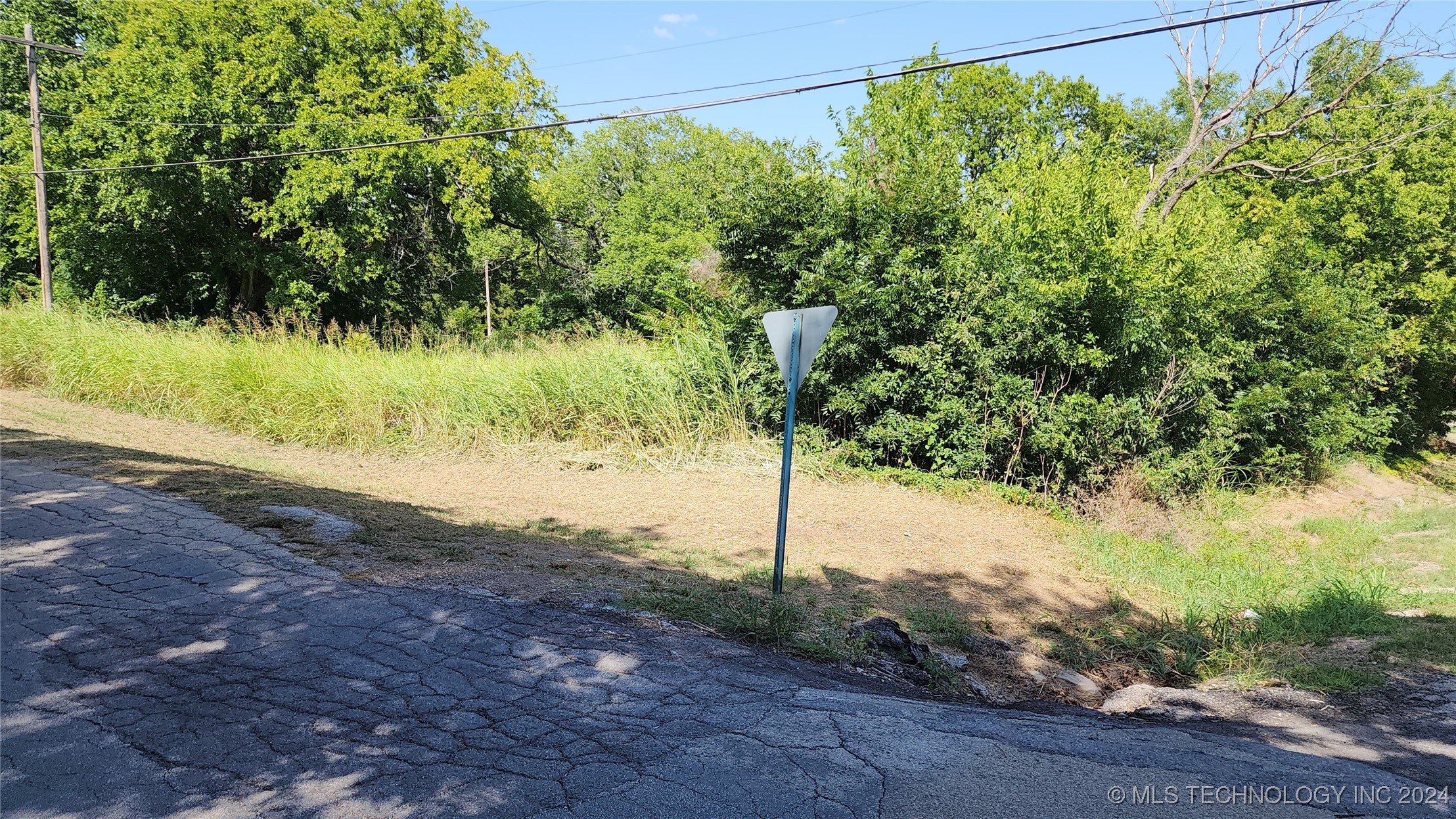2427351 Property Photo