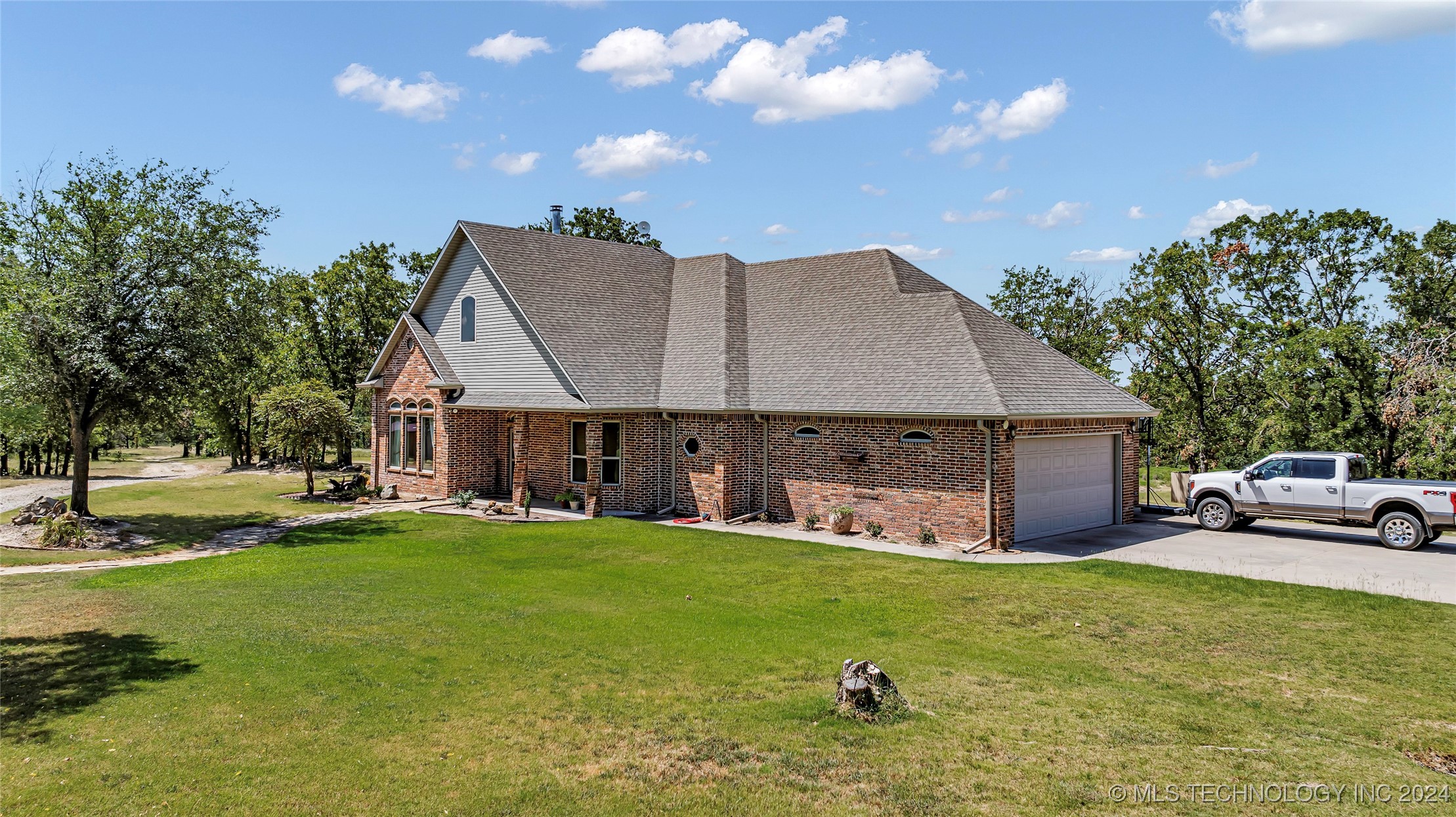 1557 Mockingbird Road Property Photo 1