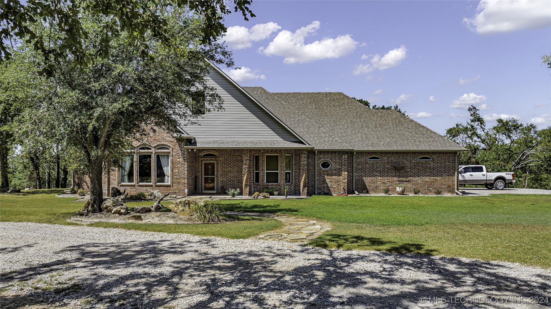 1557 Mockingbird Road Property Photo 3
