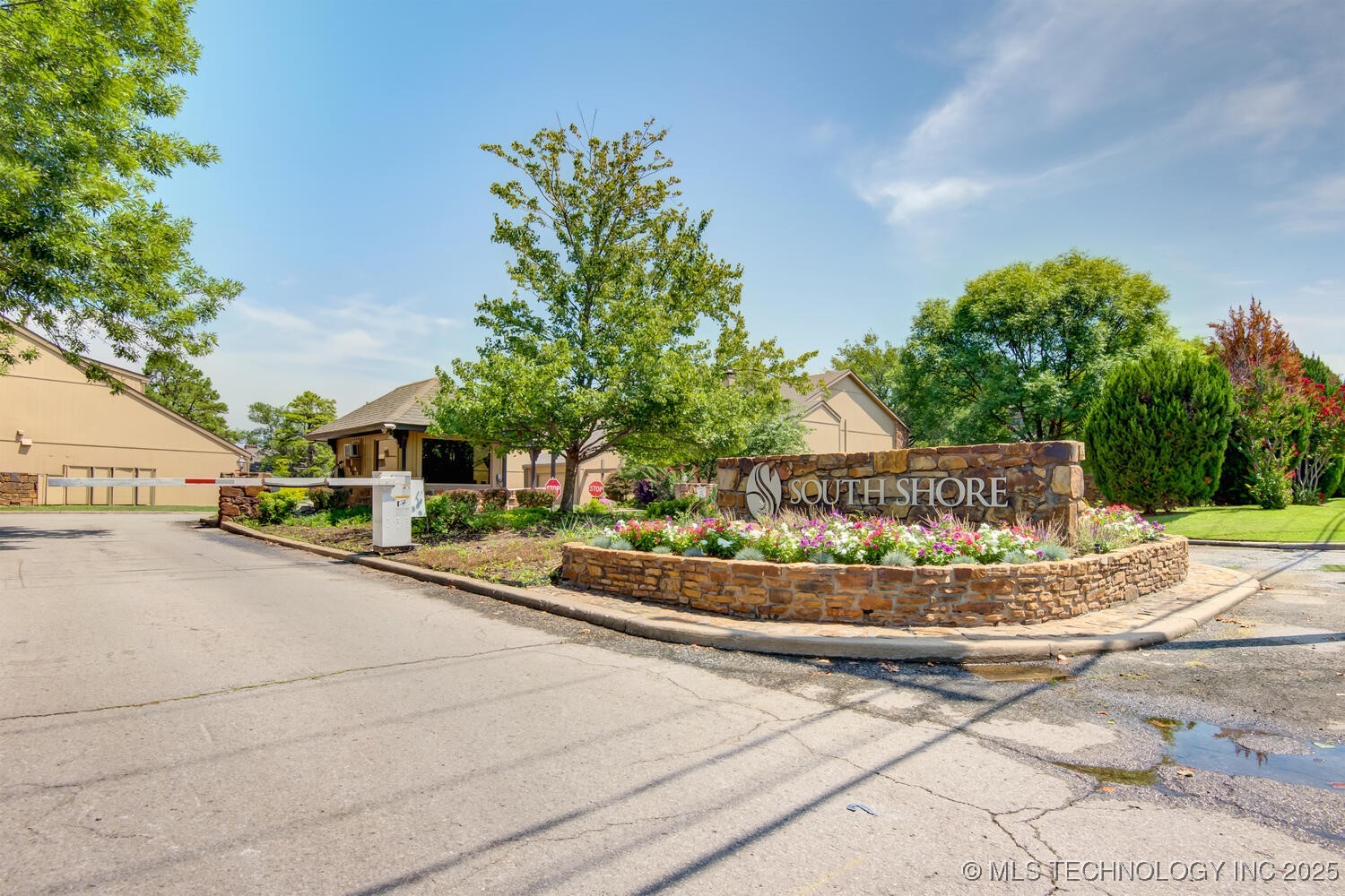 5910 S Atlanta Place 2 Property Photo 3