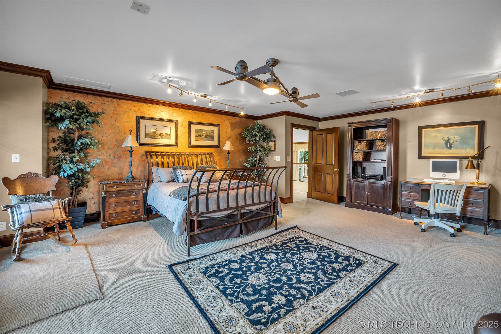 2701 Twin Creek Drive Property Photo 38