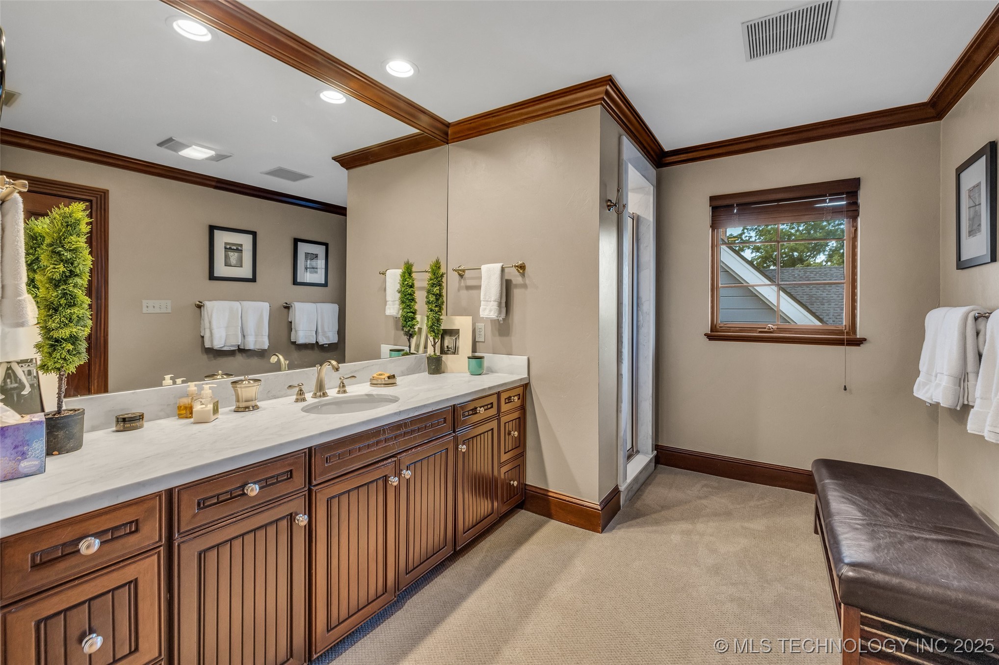2701 Twin Creek Drive Property Photo 39
