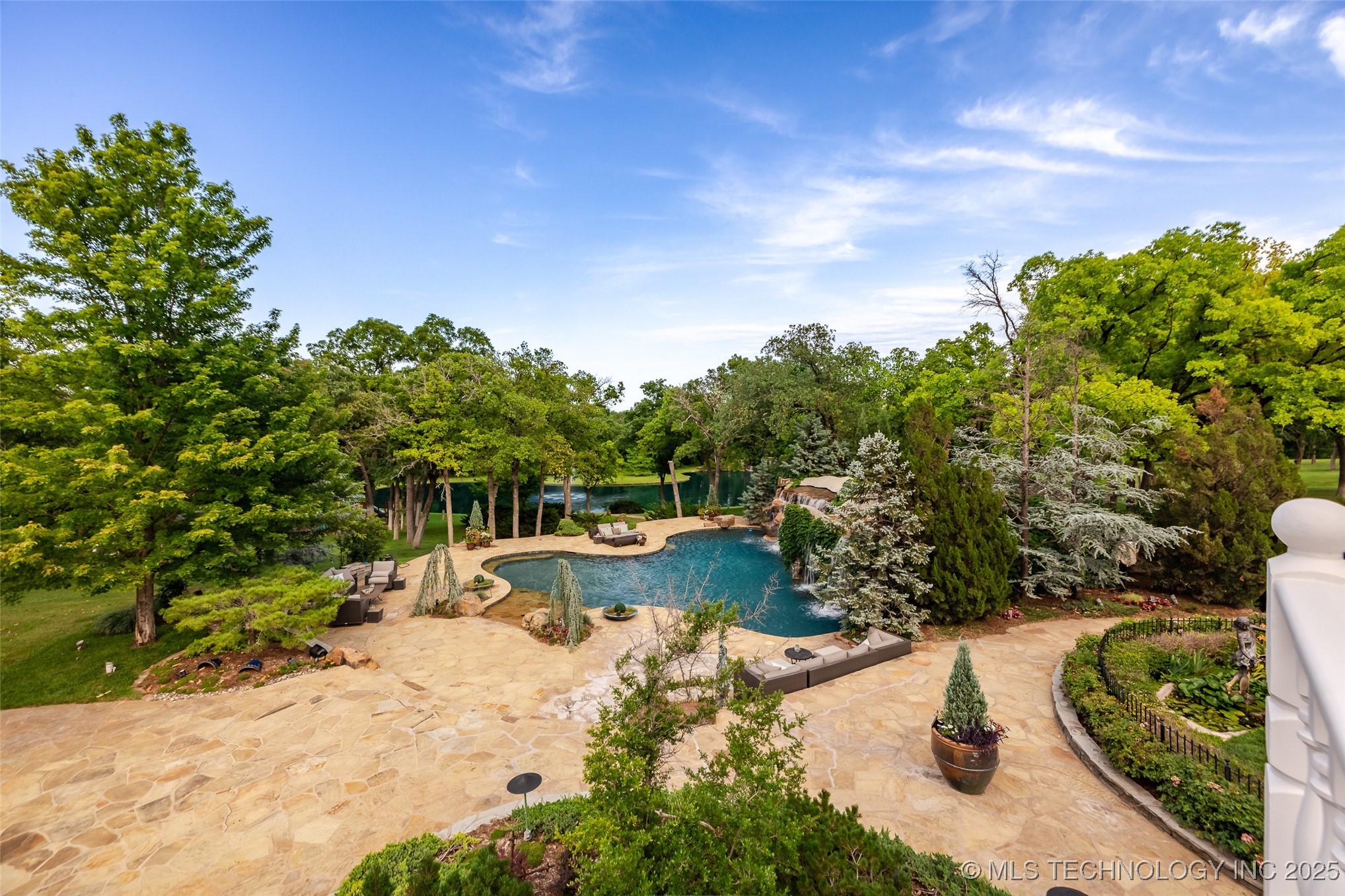 2701 Twin Creek Drive Property Photo 44