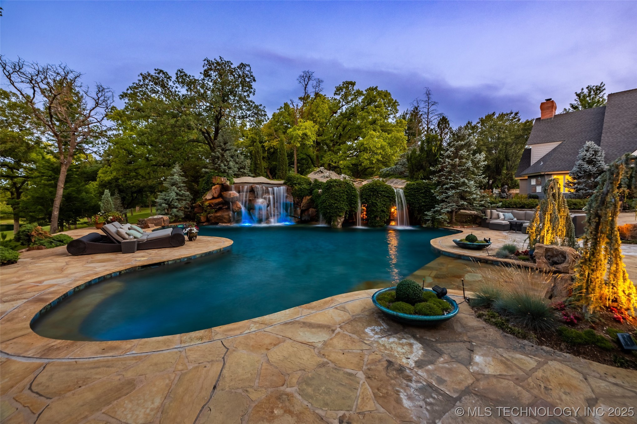 2701 Twin Creek Drive Property Photo 48