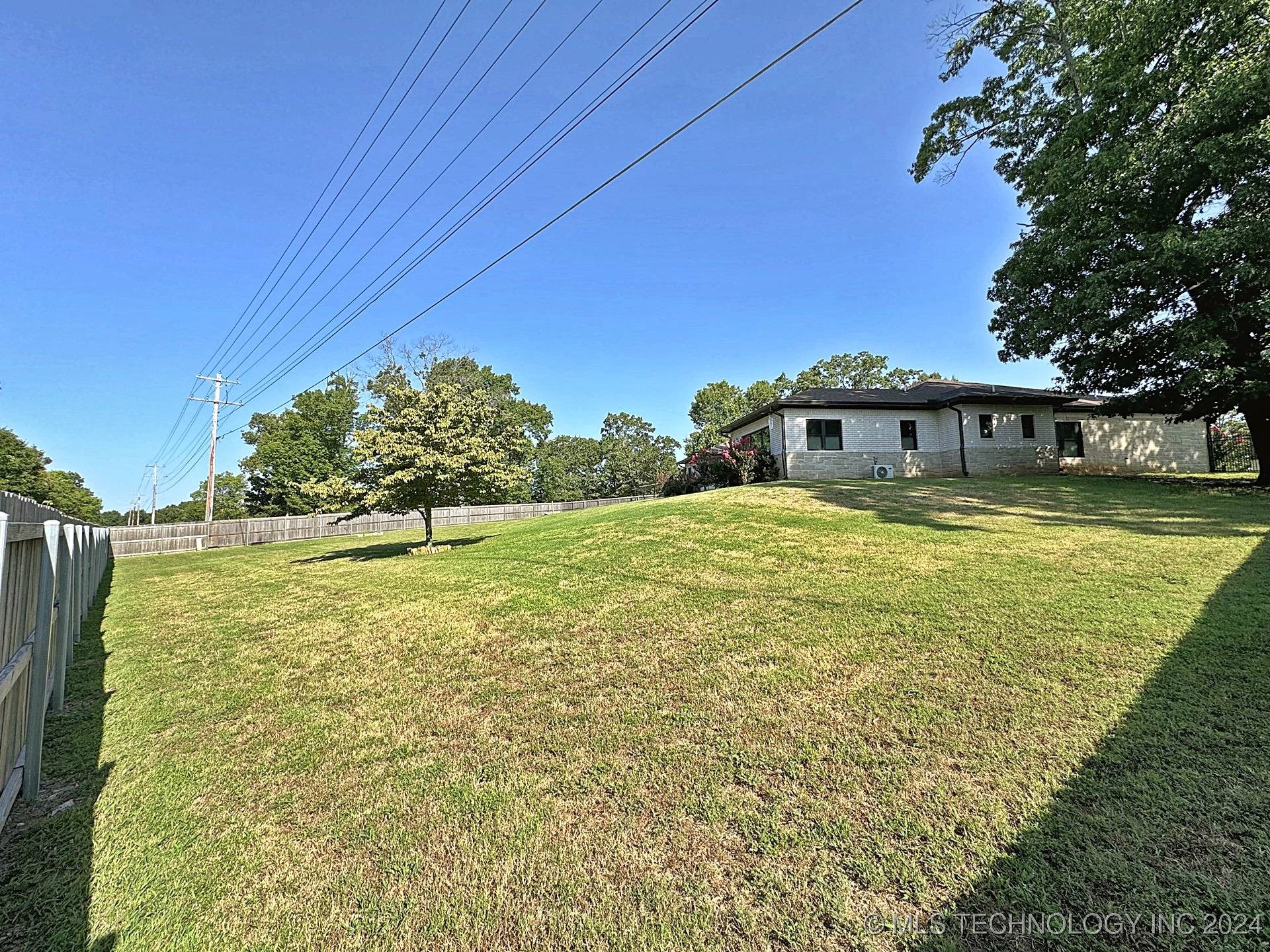 933 Rosemary Point Property Photo 45