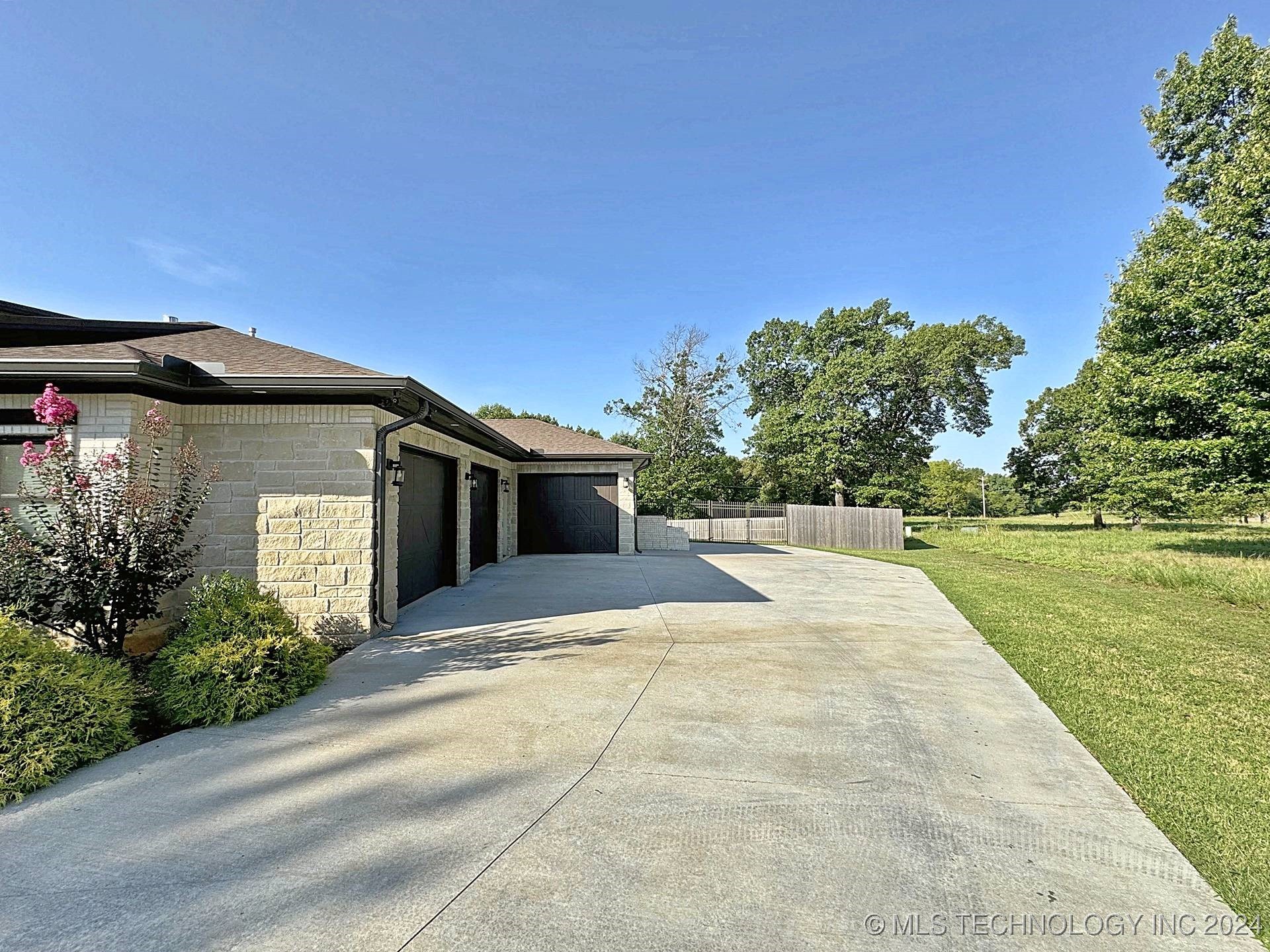 933 Rosemary Point Property Photo 56