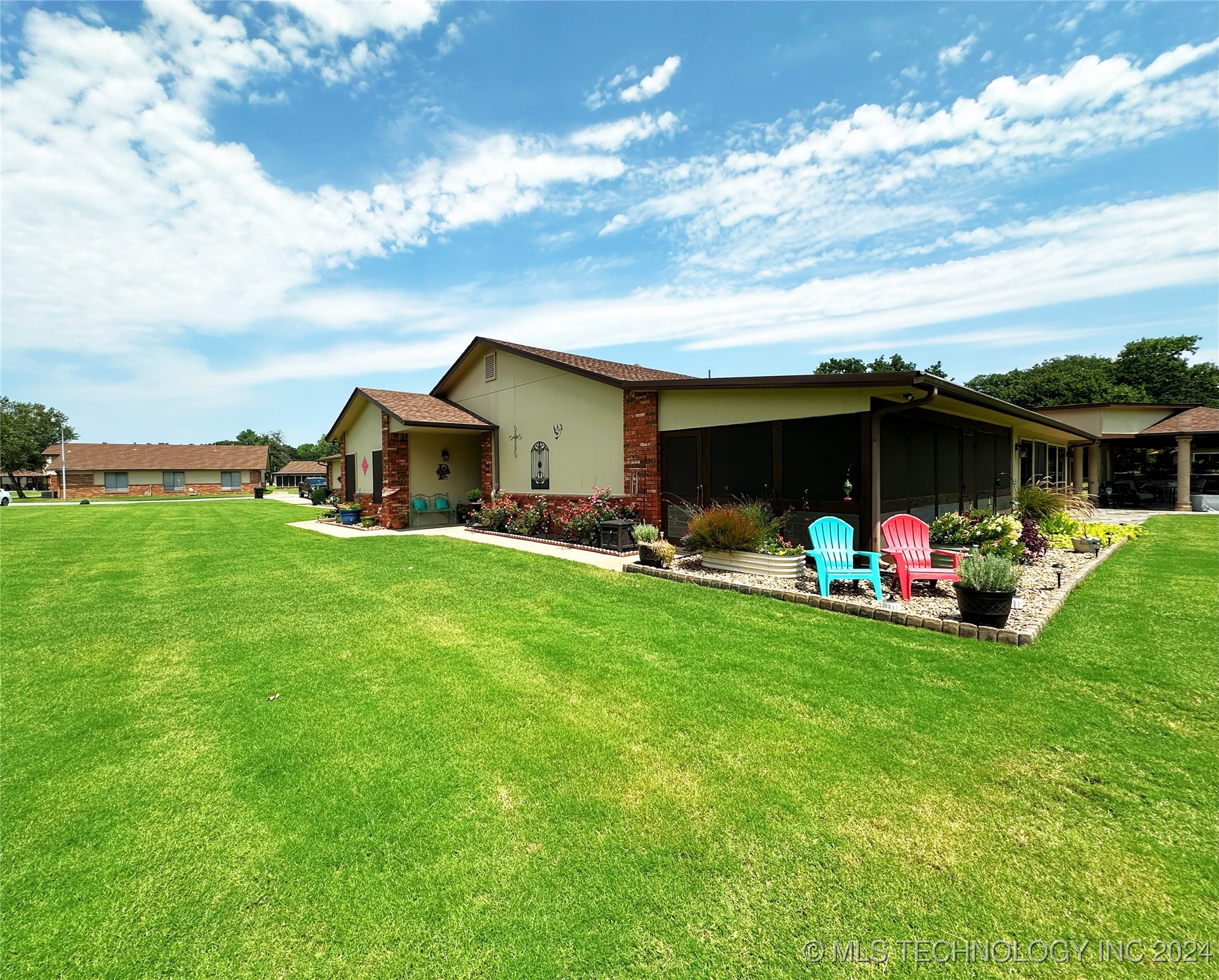 114585 S 4172 120 Property Photo 7