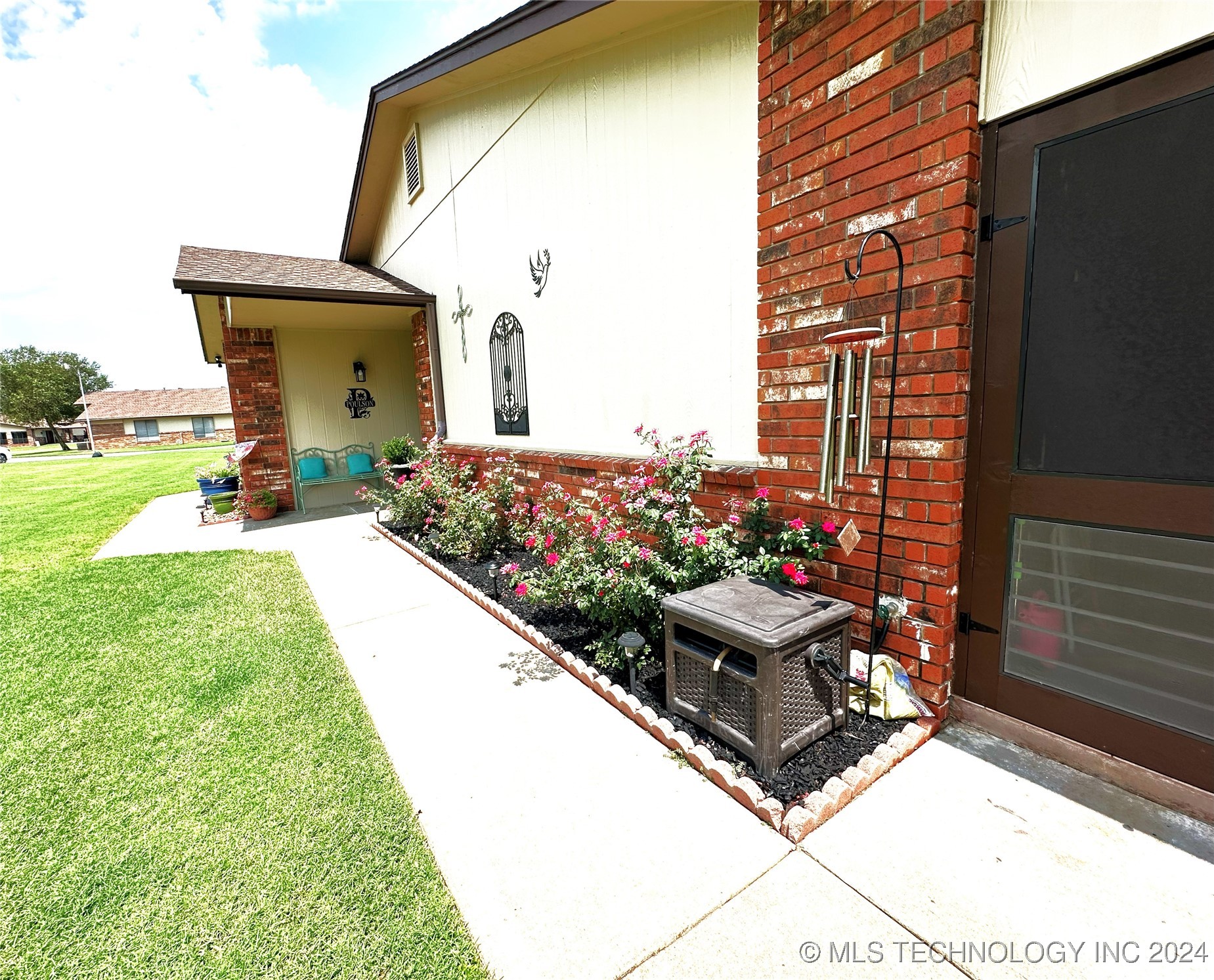 114585 S 4172 120 Property Photo 10