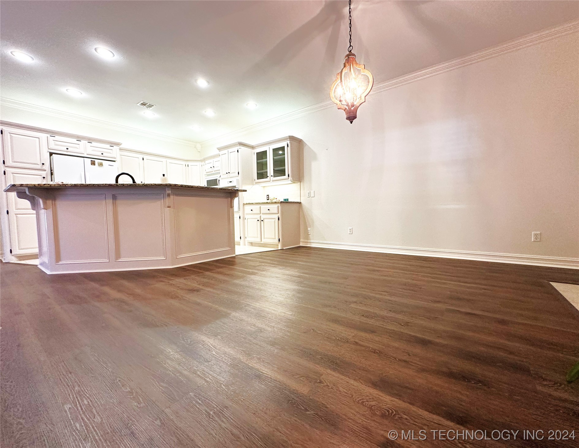 114585 S 4172 120 Property Photo 13