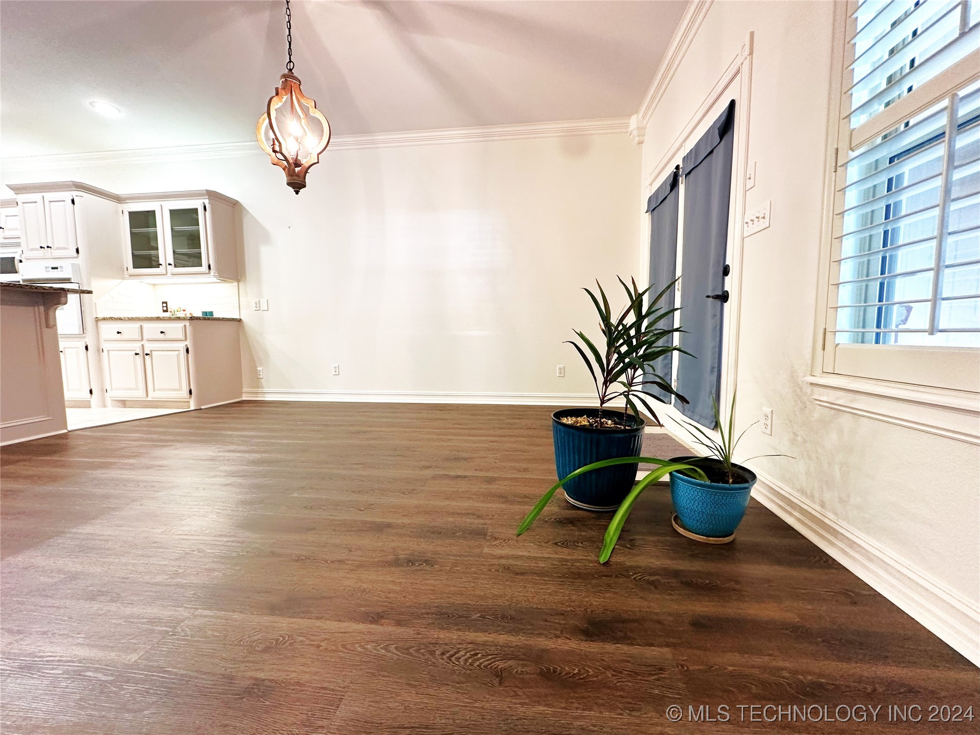 114585 S 4172 120 Property Photo 14