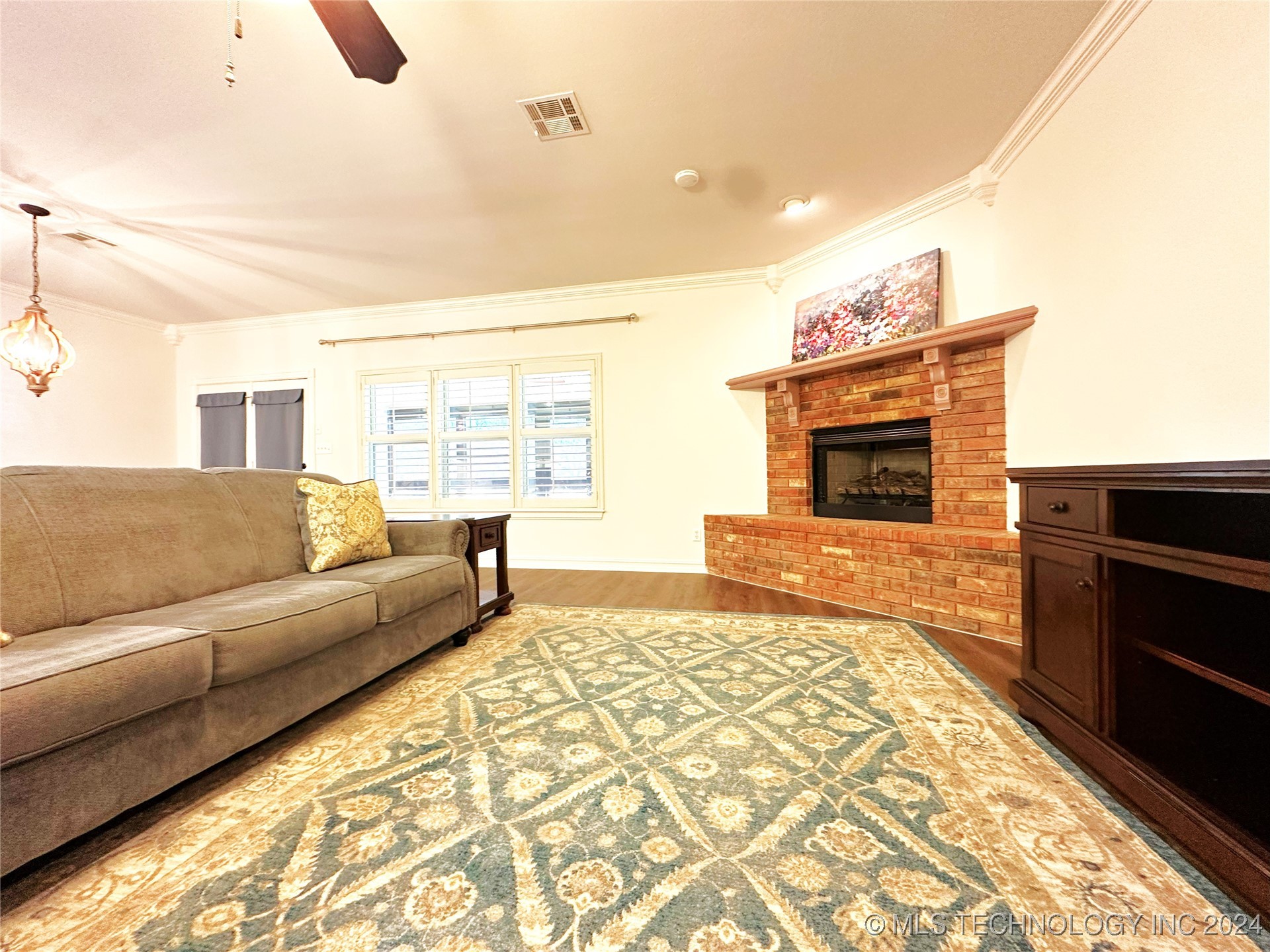 114585 S 4172 120 Property Photo 17