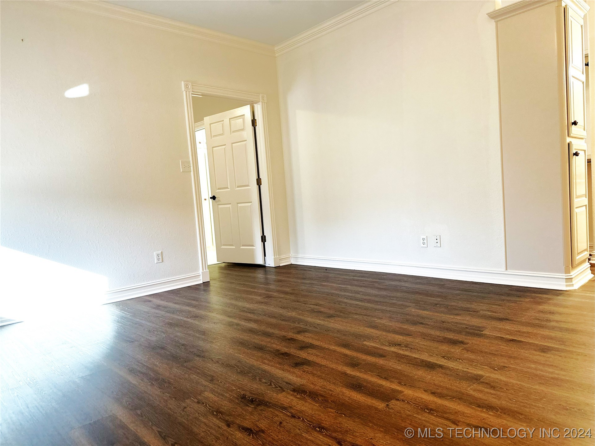 114585 S 4172 120 Property Photo 21