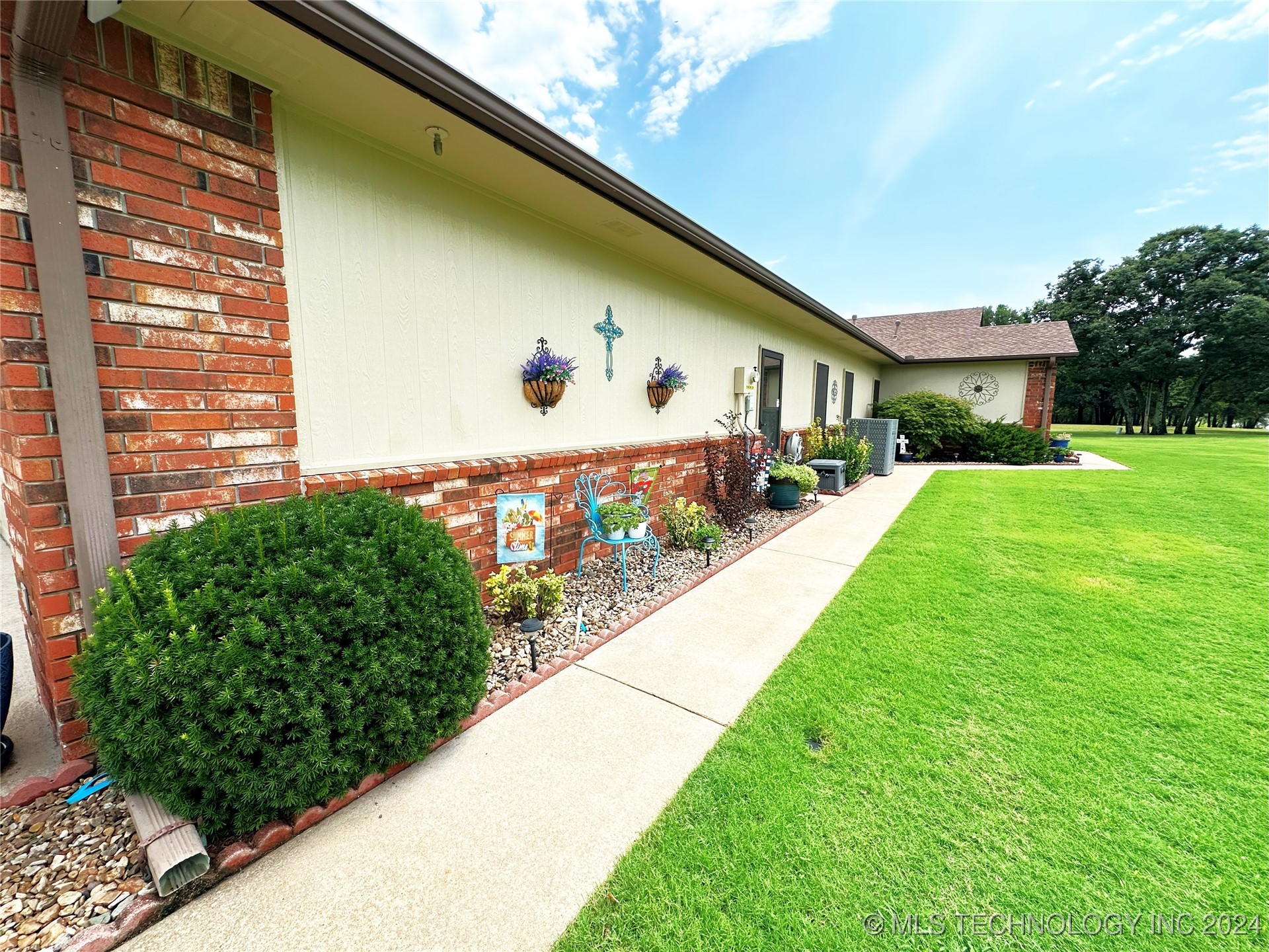 114585 S 4172 120 Property Photo 52