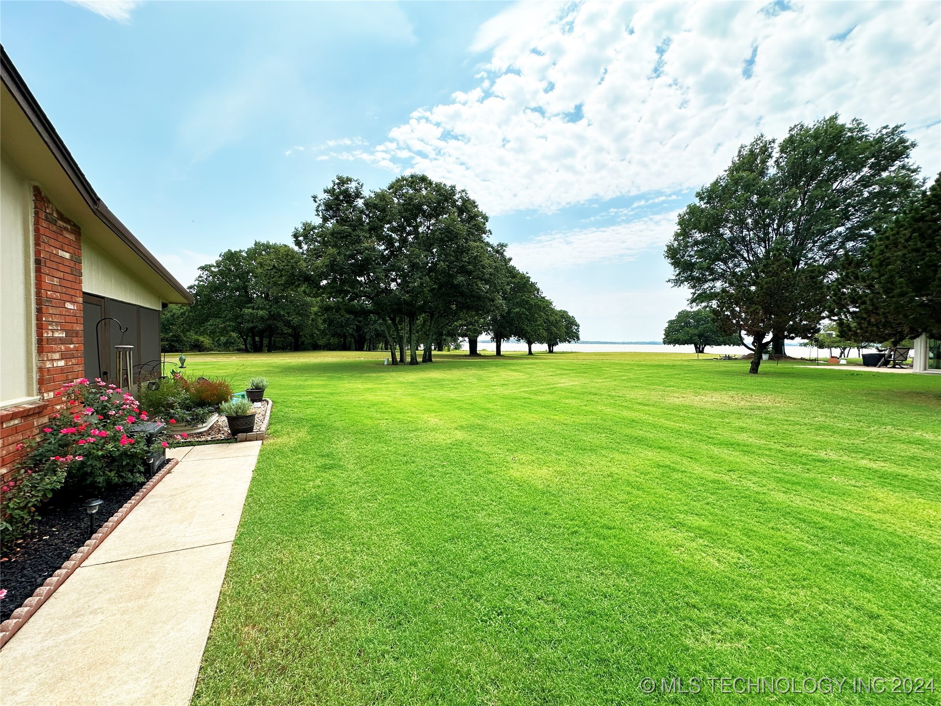 114585 S 4172 120 Property Photo 57