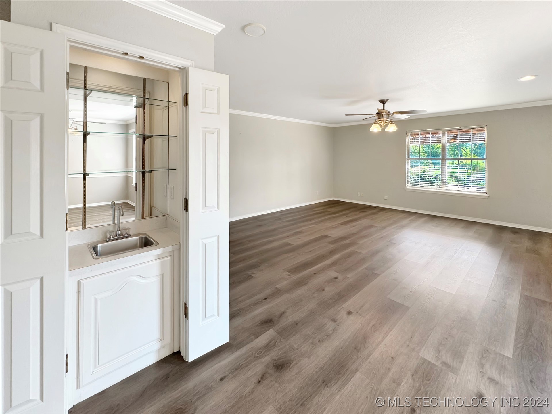 9201 S Hudson Avenue Property Photo 11