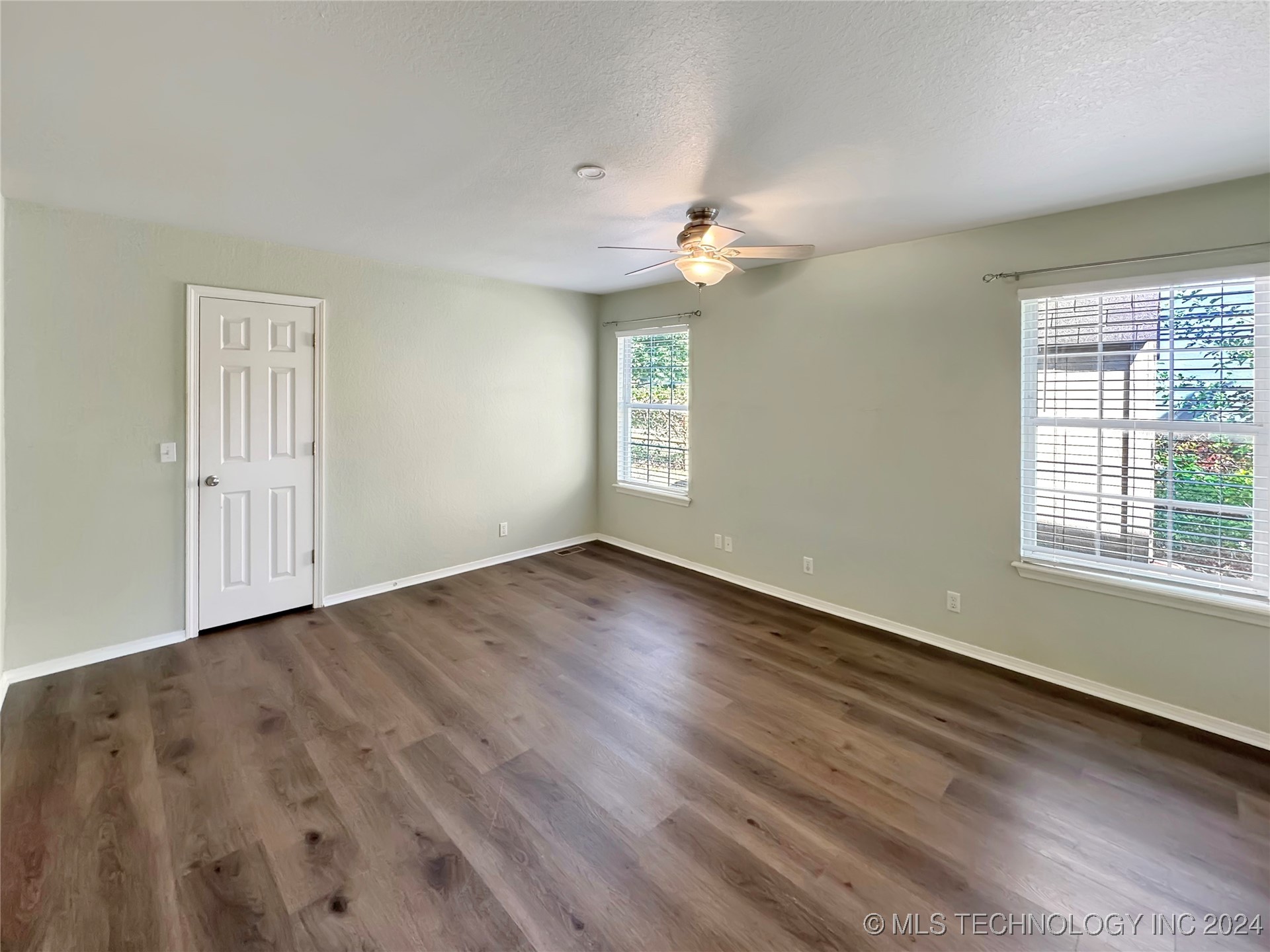 9201 S Hudson Avenue Property Photo 20