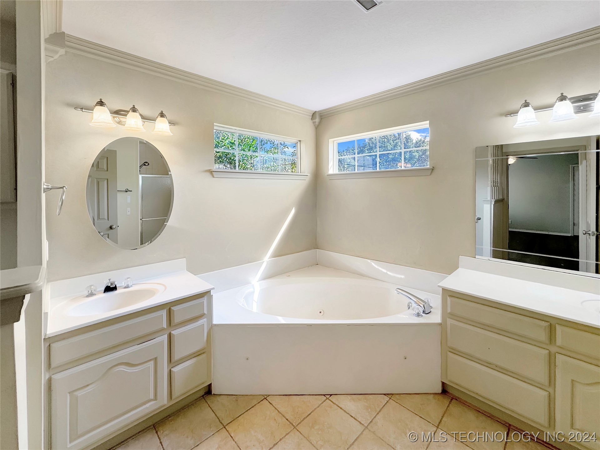 9201 S Hudson Avenue Property Photo 23