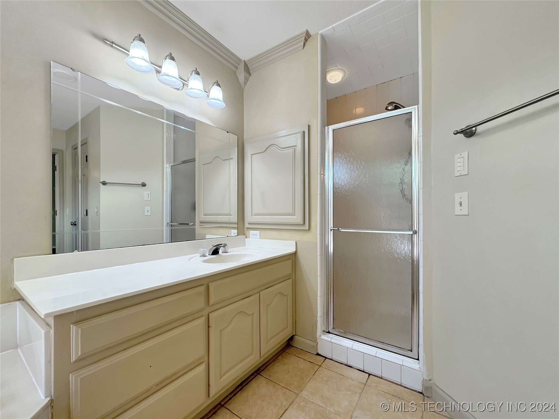 9201 S Hudson Avenue Property Photo 24