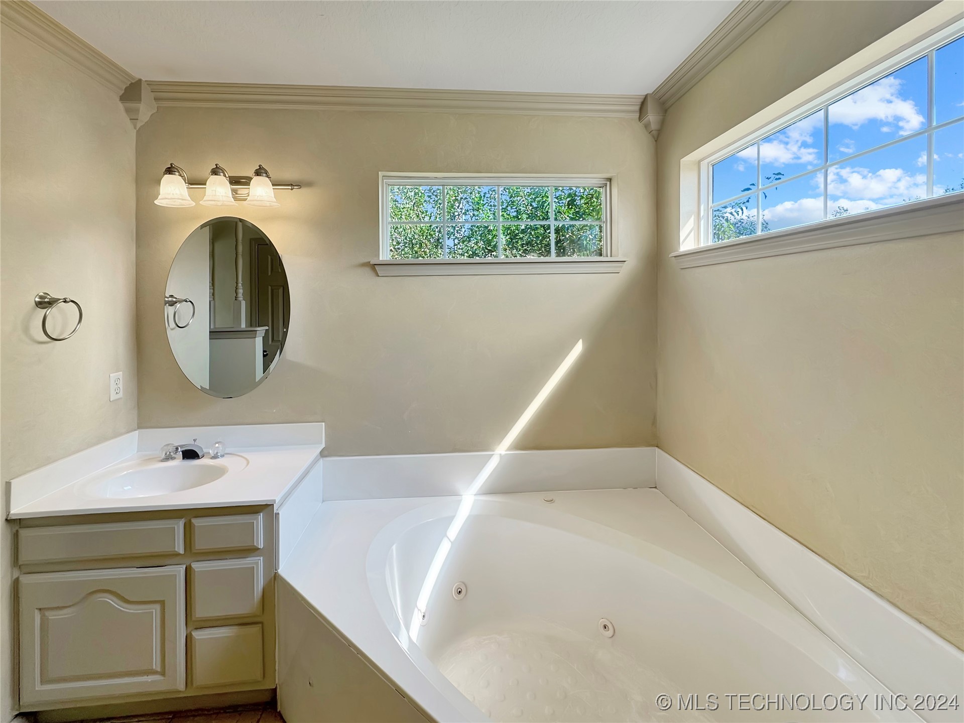 9201 S Hudson Avenue Property Photo 25