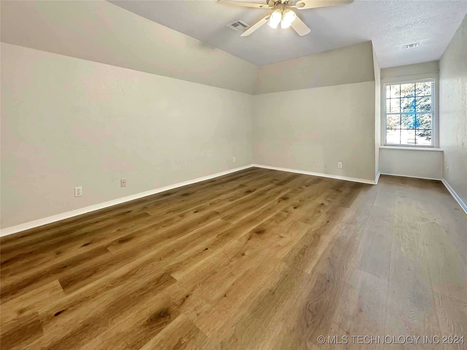 9201 S Hudson Avenue Property Photo 27
