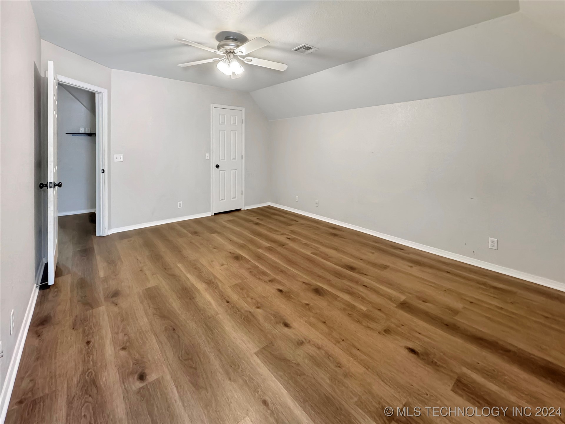 9201 S Hudson Avenue Property Photo 28
