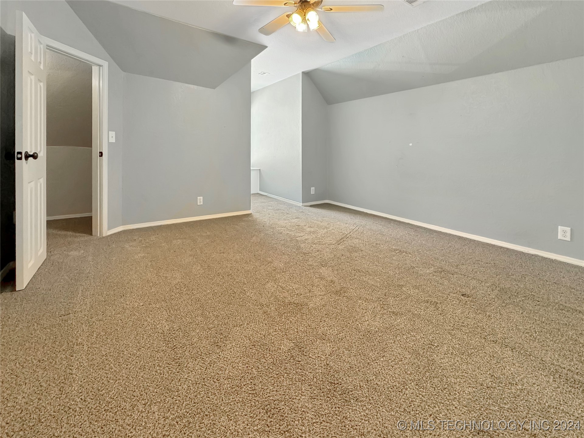 9201 S Hudson Avenue Property Photo 33
