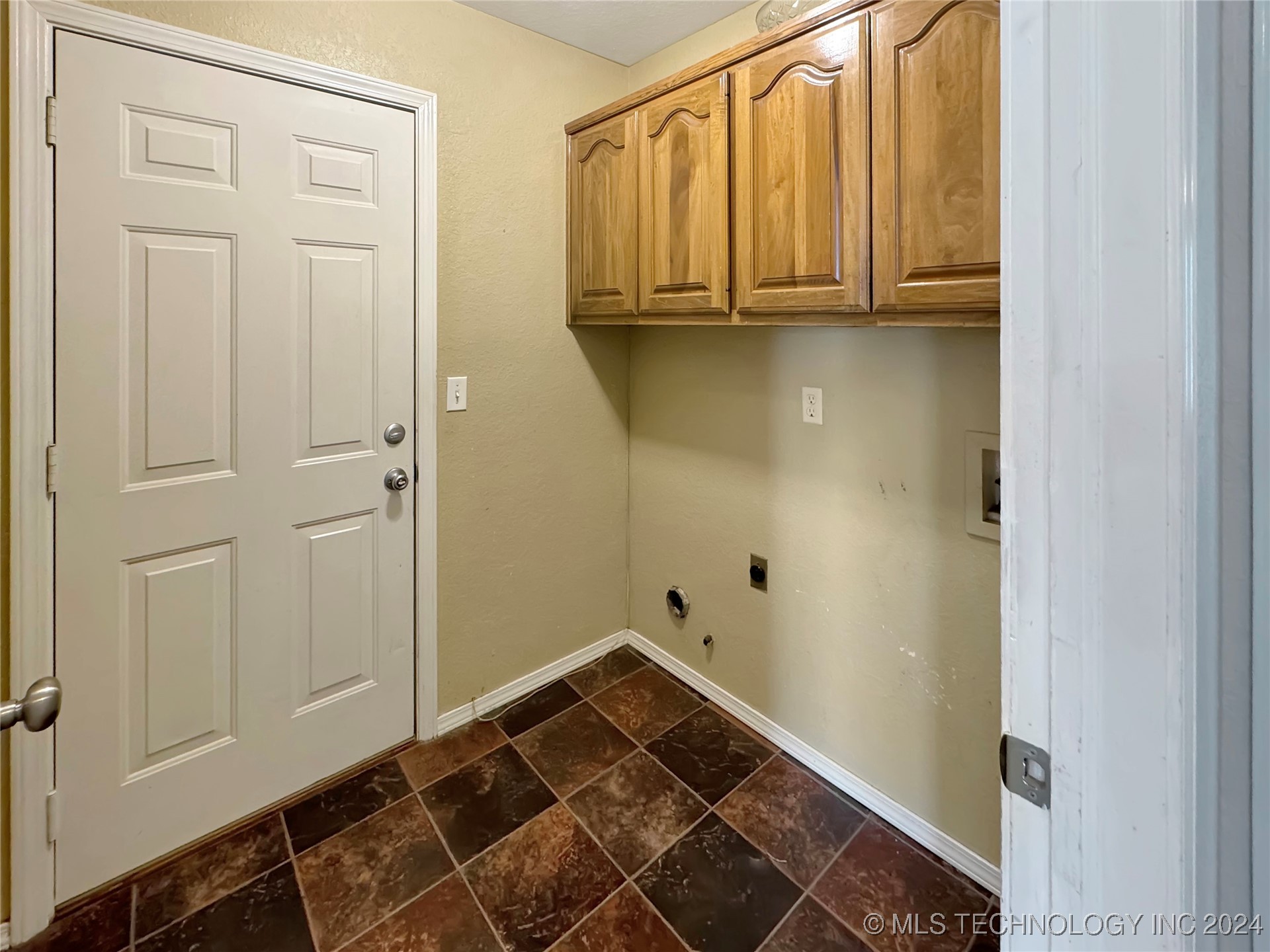 9201 S Hudson Avenue Property Photo 37