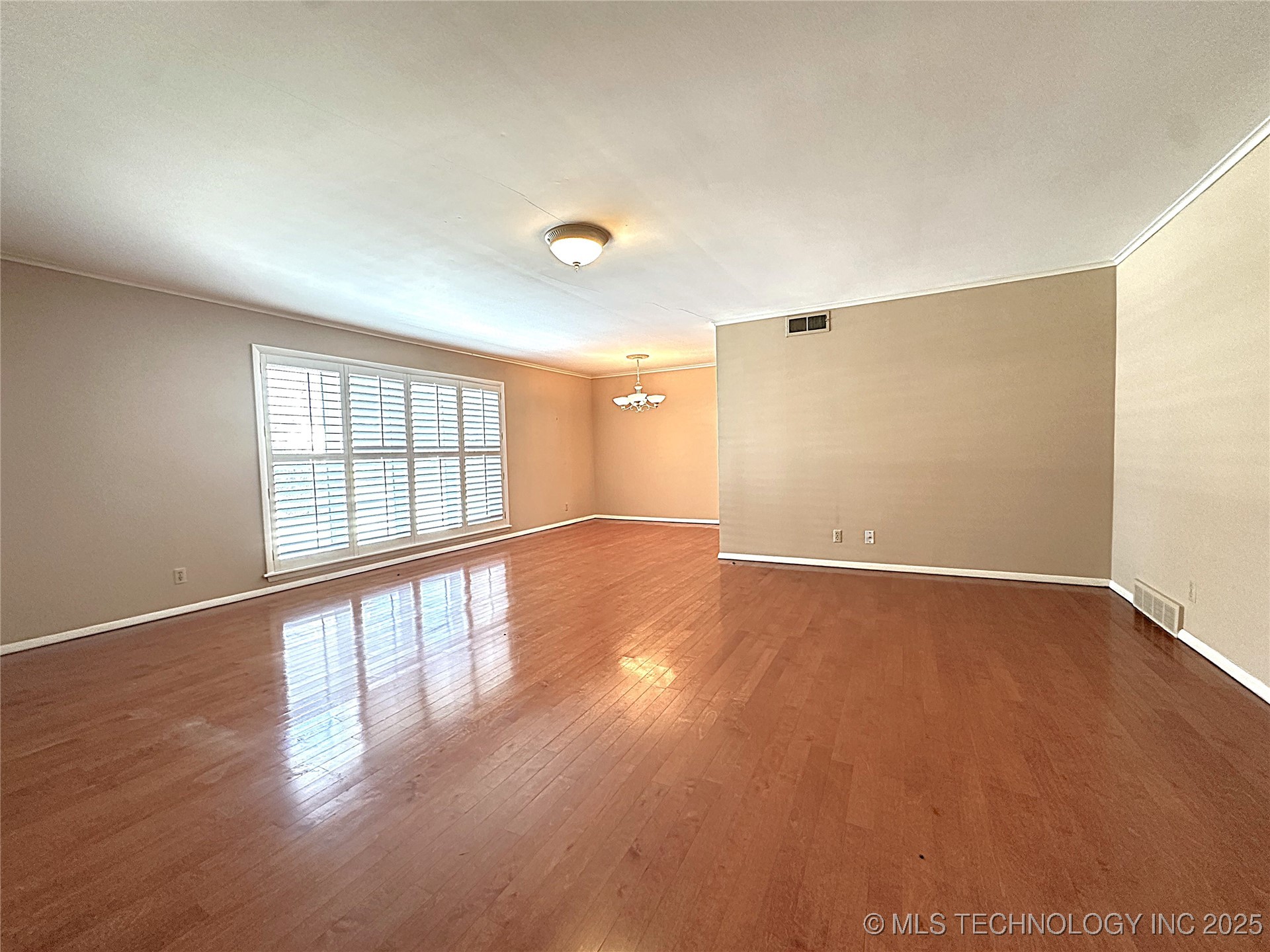 814 Pershing E Property Photo 3