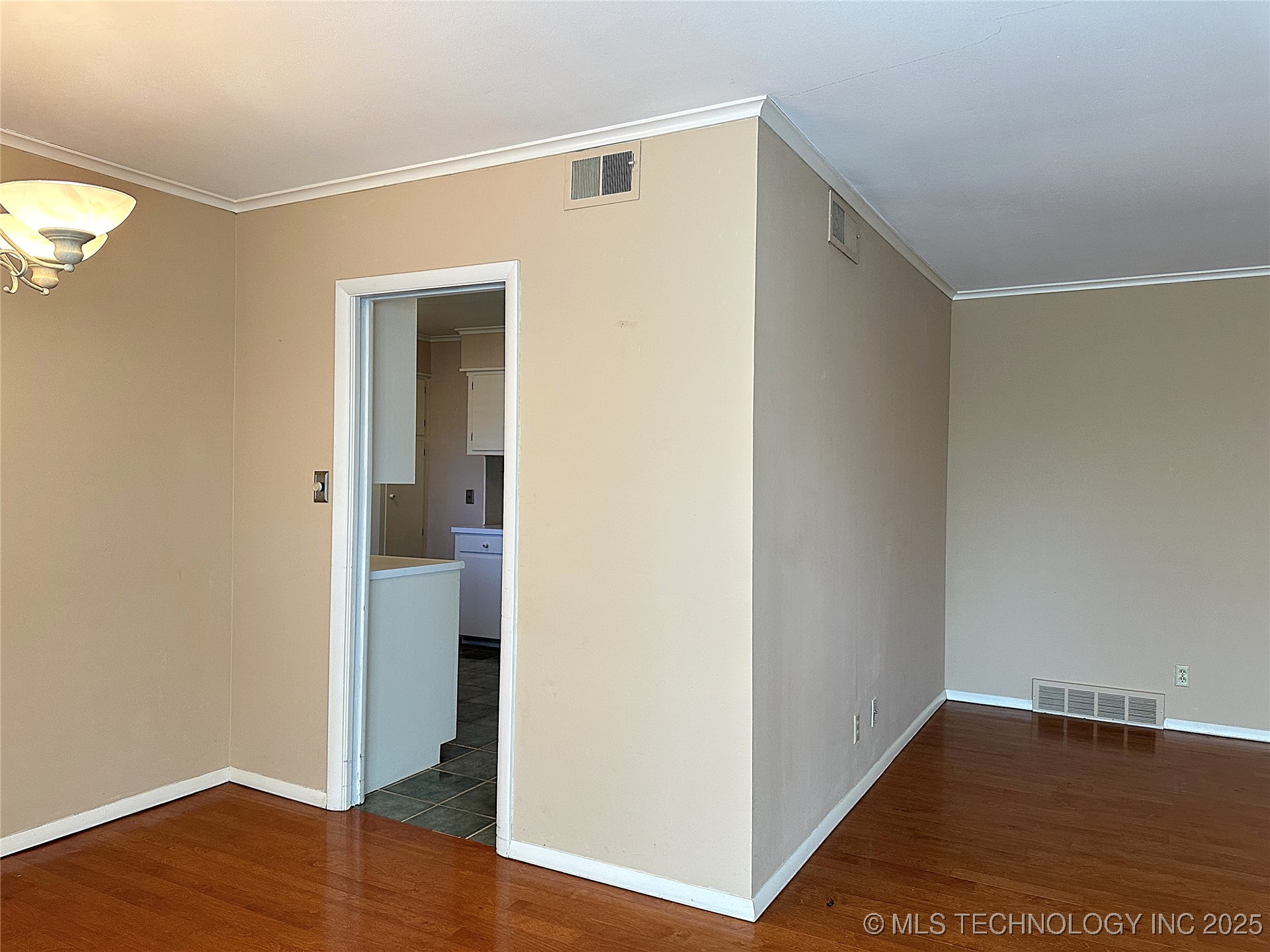 814 Pershing E Property Photo 8