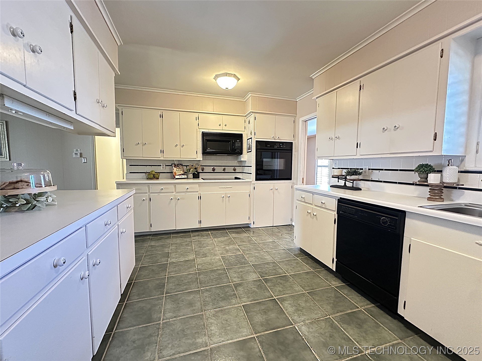 814 Pershing E Property Photo 11