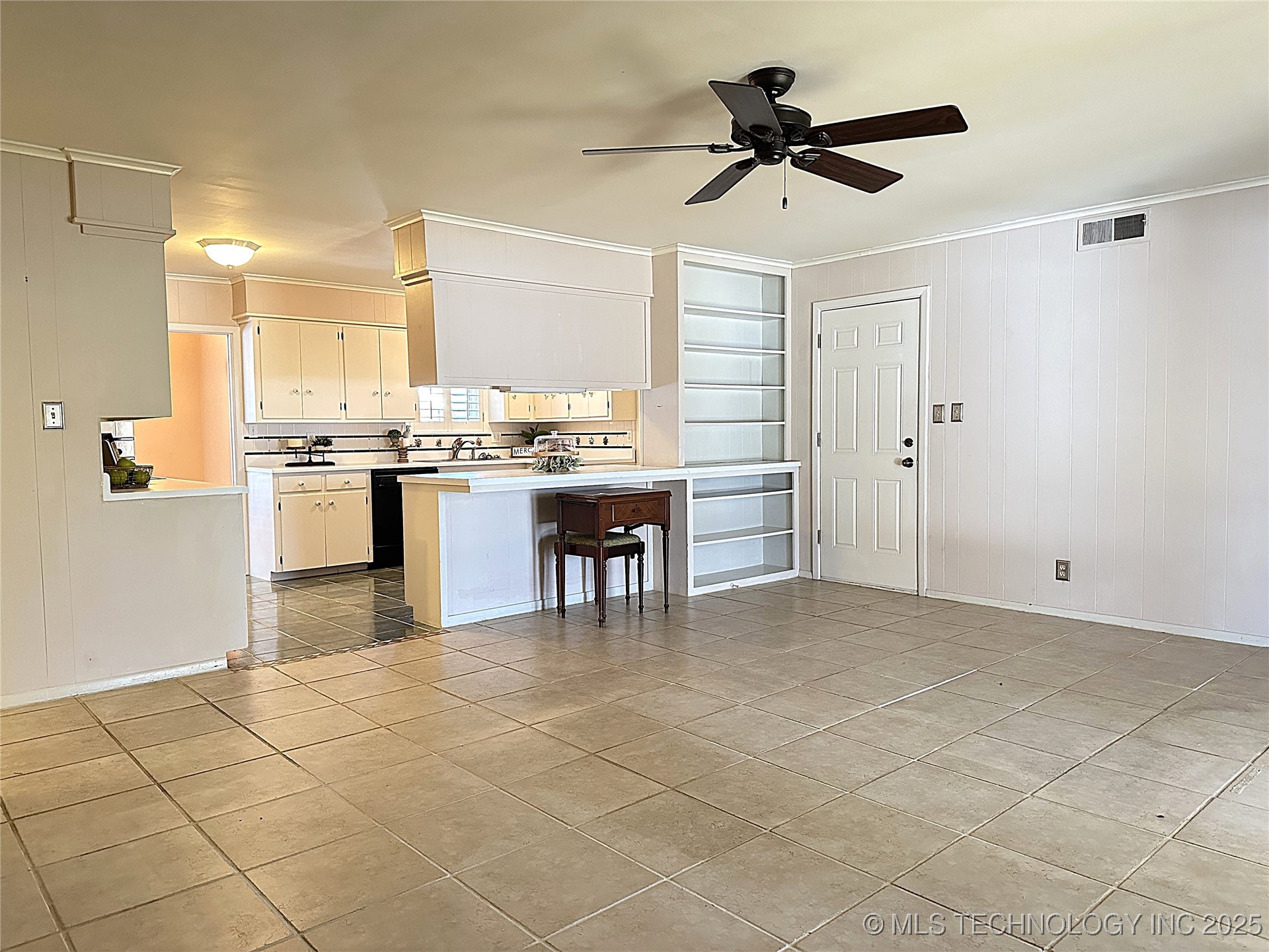 814 Pershing E Property Photo 13