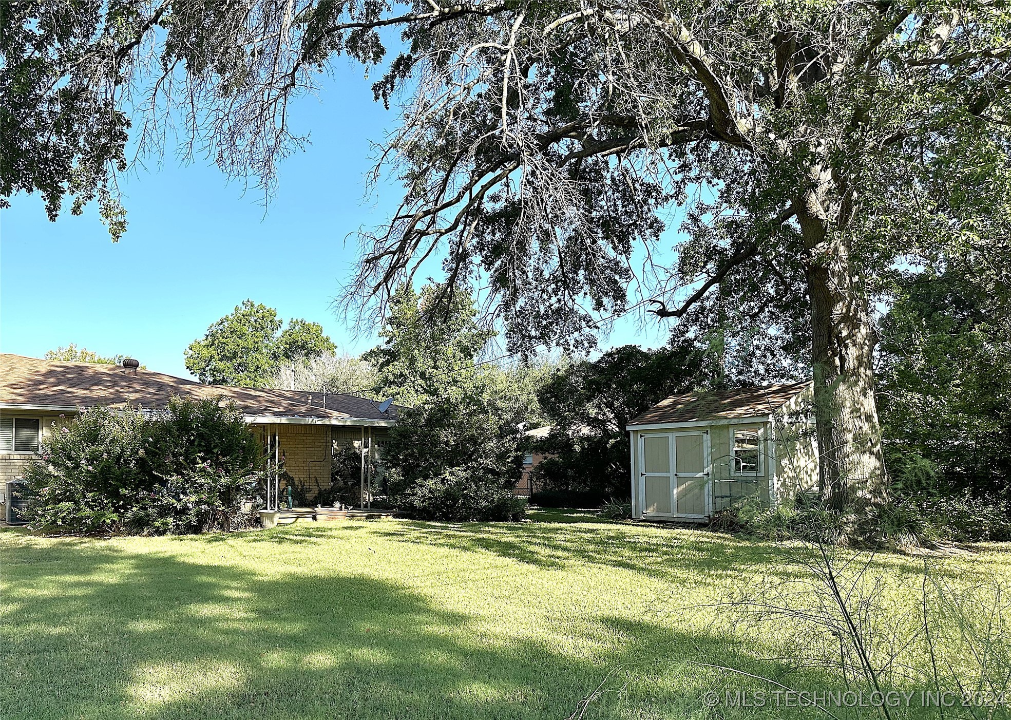 814 Pershing E Property Photo 36