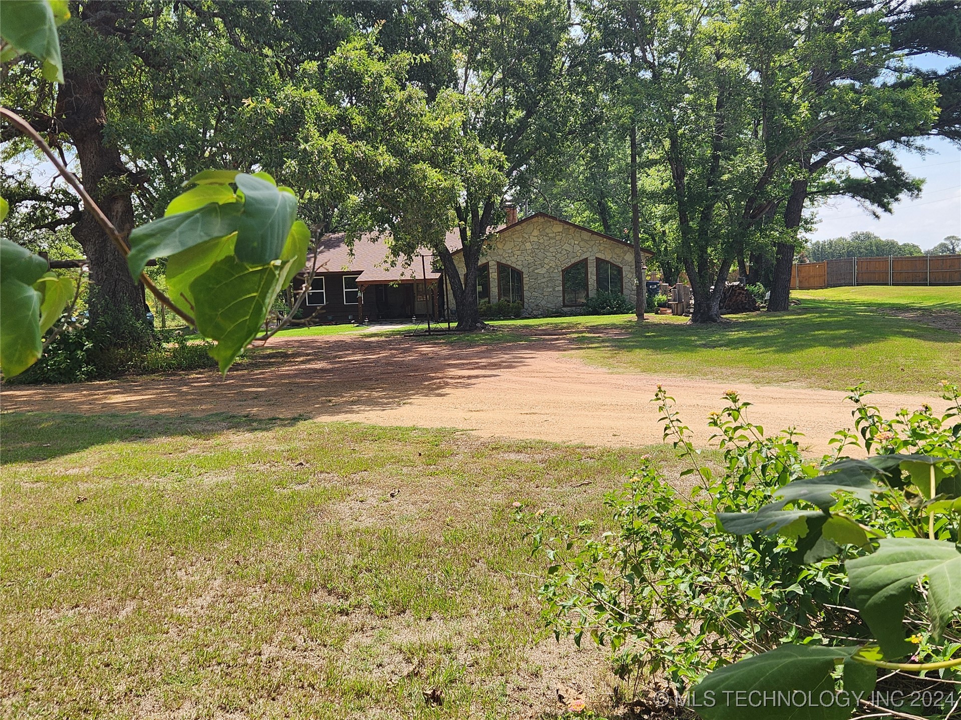 8494 S Iron Stob Road Property Photo 3