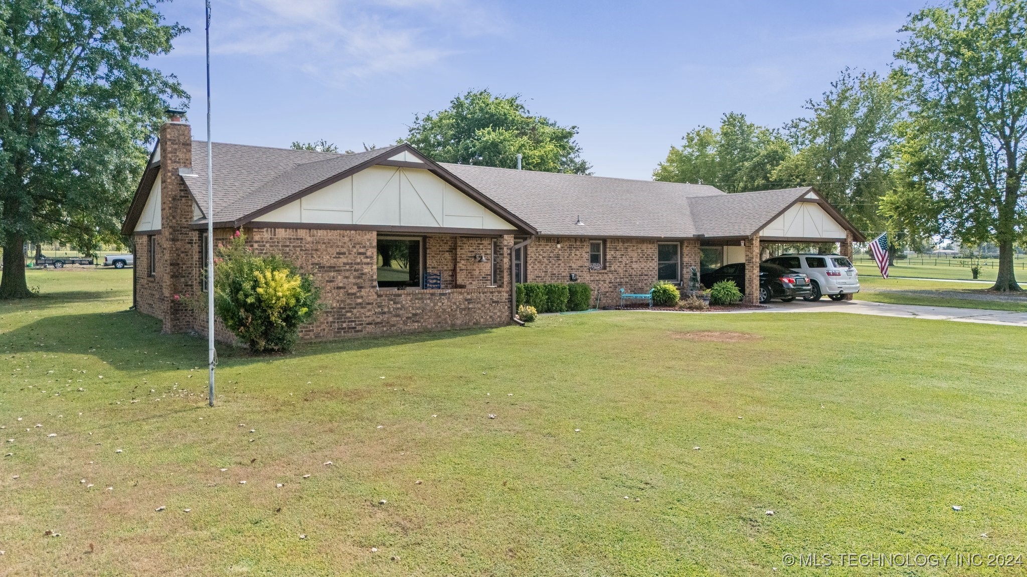 855 E Lowry Road Property Photo 1
