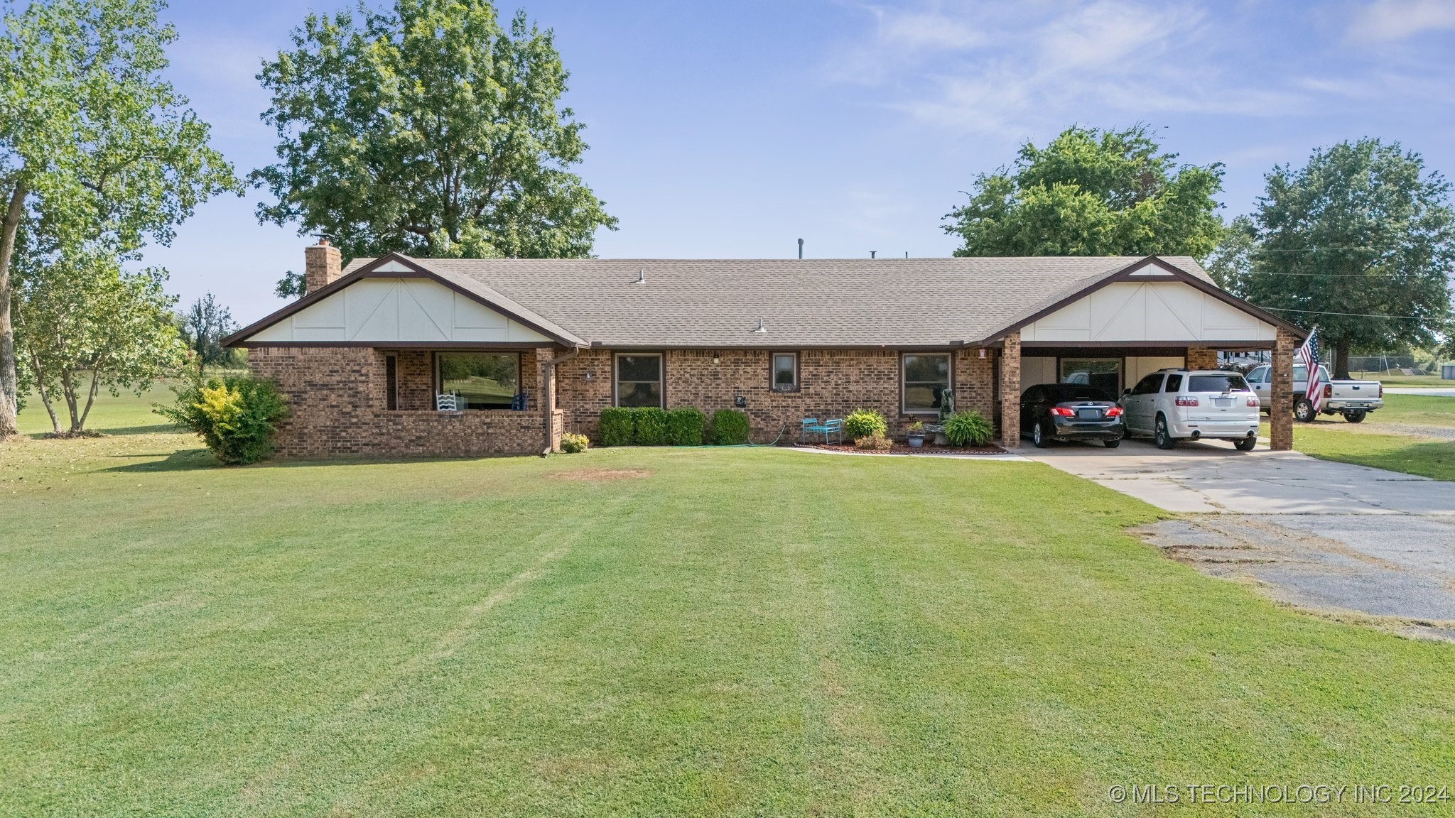 855 E Lowry Road Property Photo 2