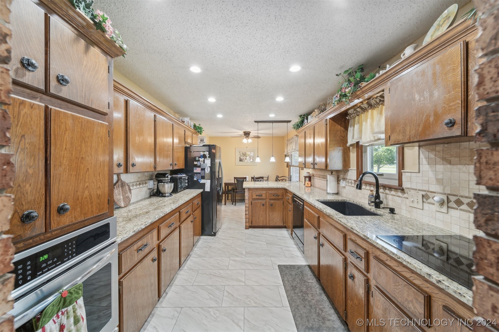 855 E Lowry Road Property Photo 9