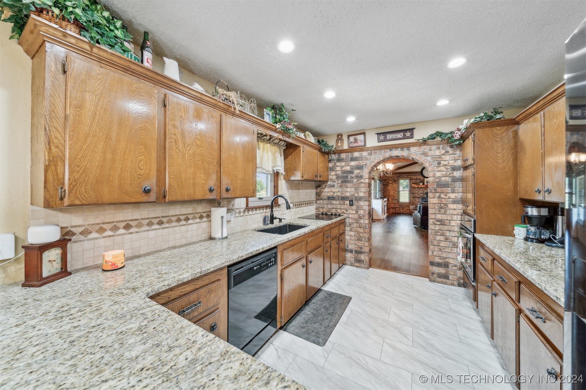 855 E Lowry Road Property Photo 12