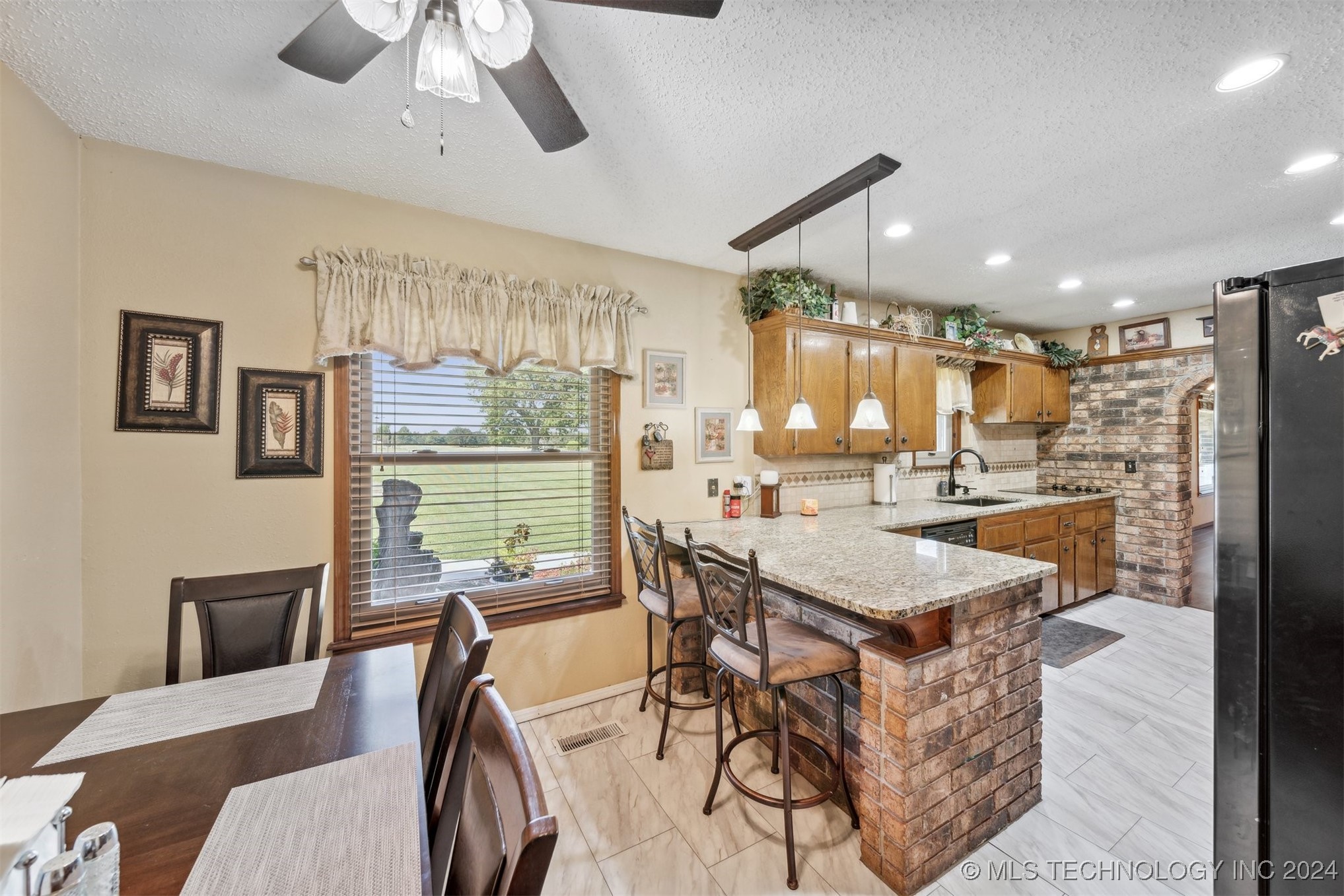 855 E Lowry Road Property Photo 14
