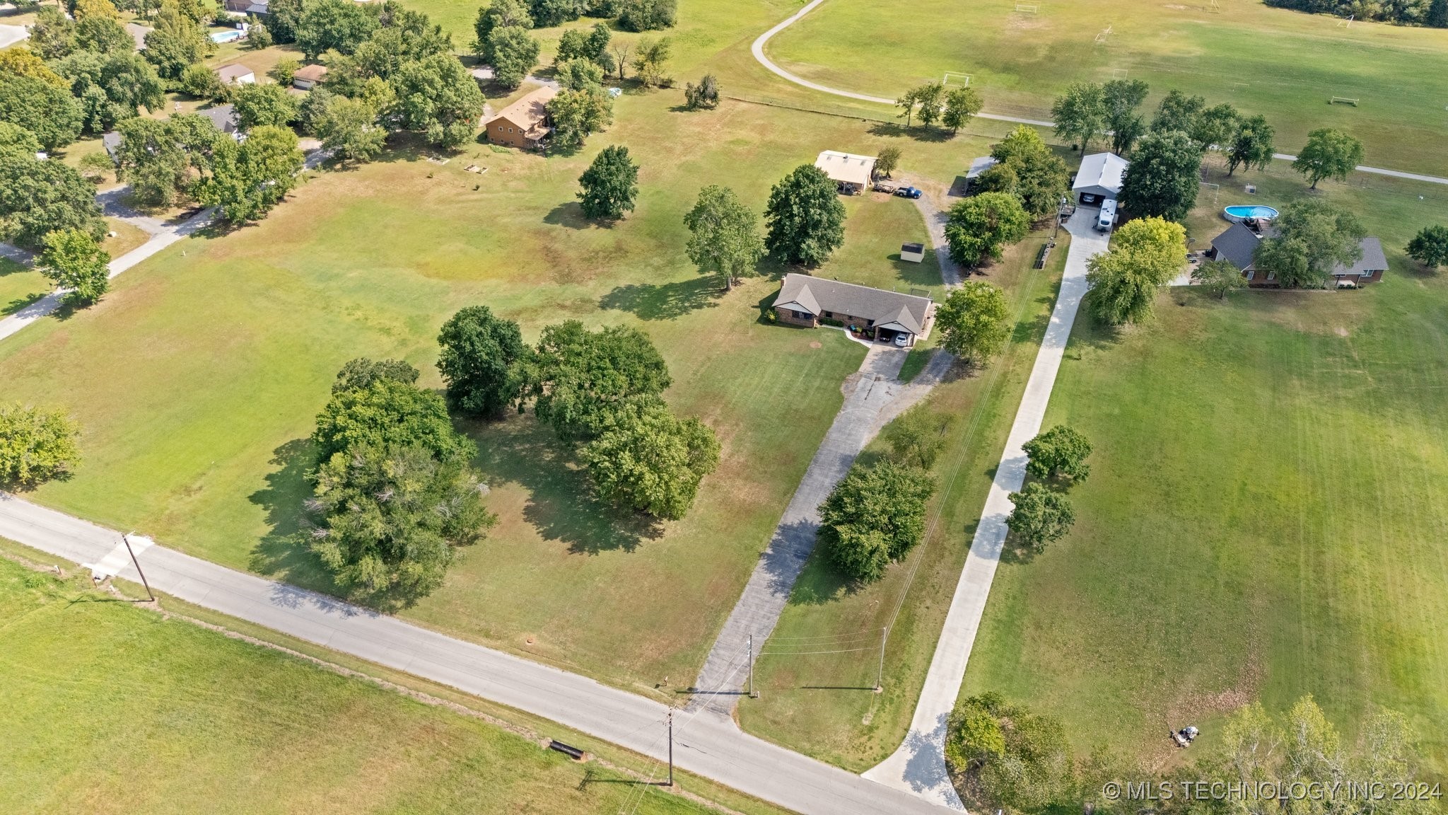 855 E Lowry Road Property Photo 34
