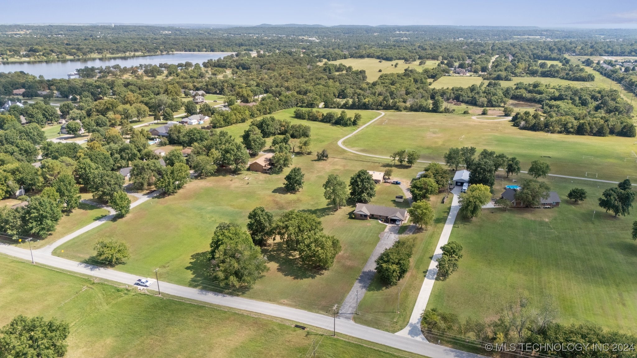 855 E Lowry Road Property Photo 35