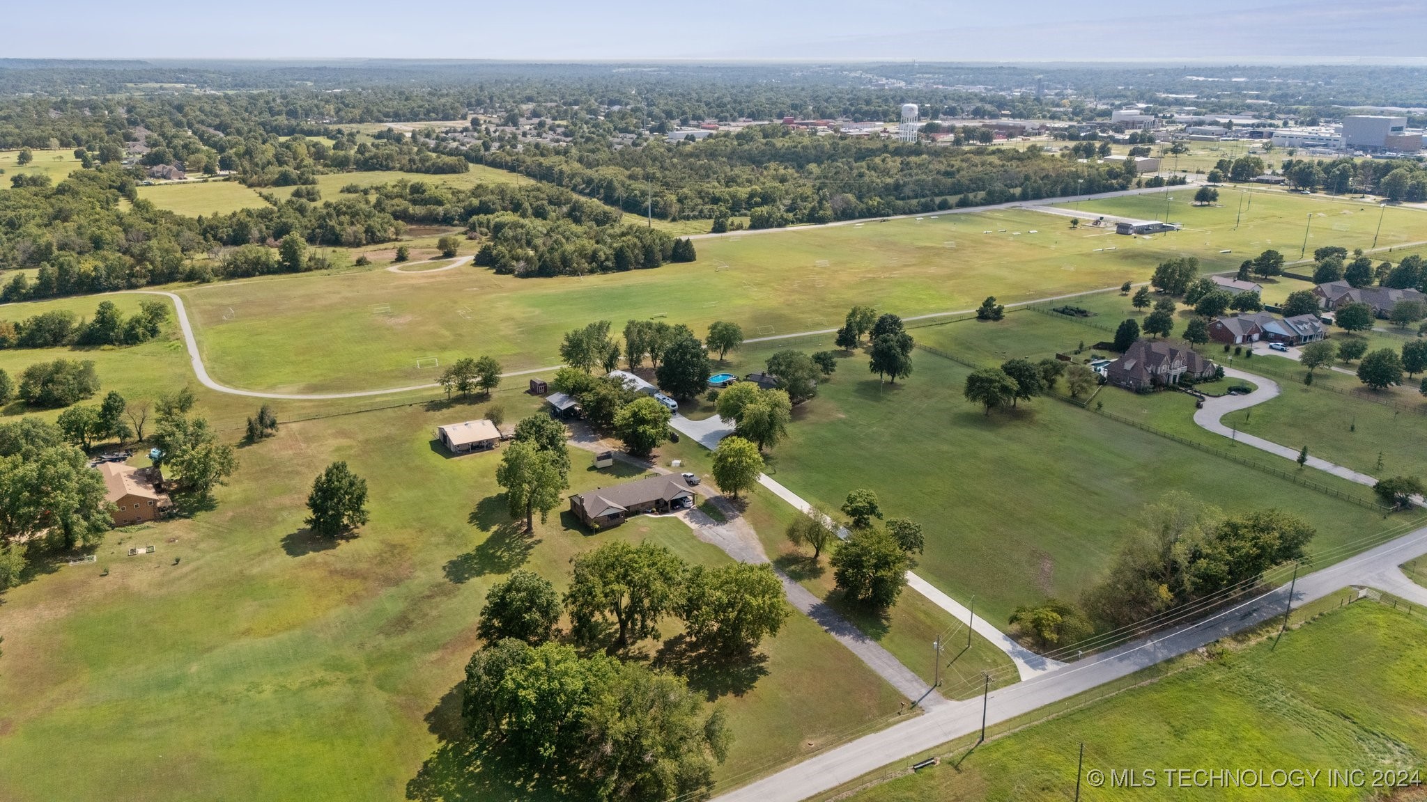 855 E Lowry Road Property Photo 36