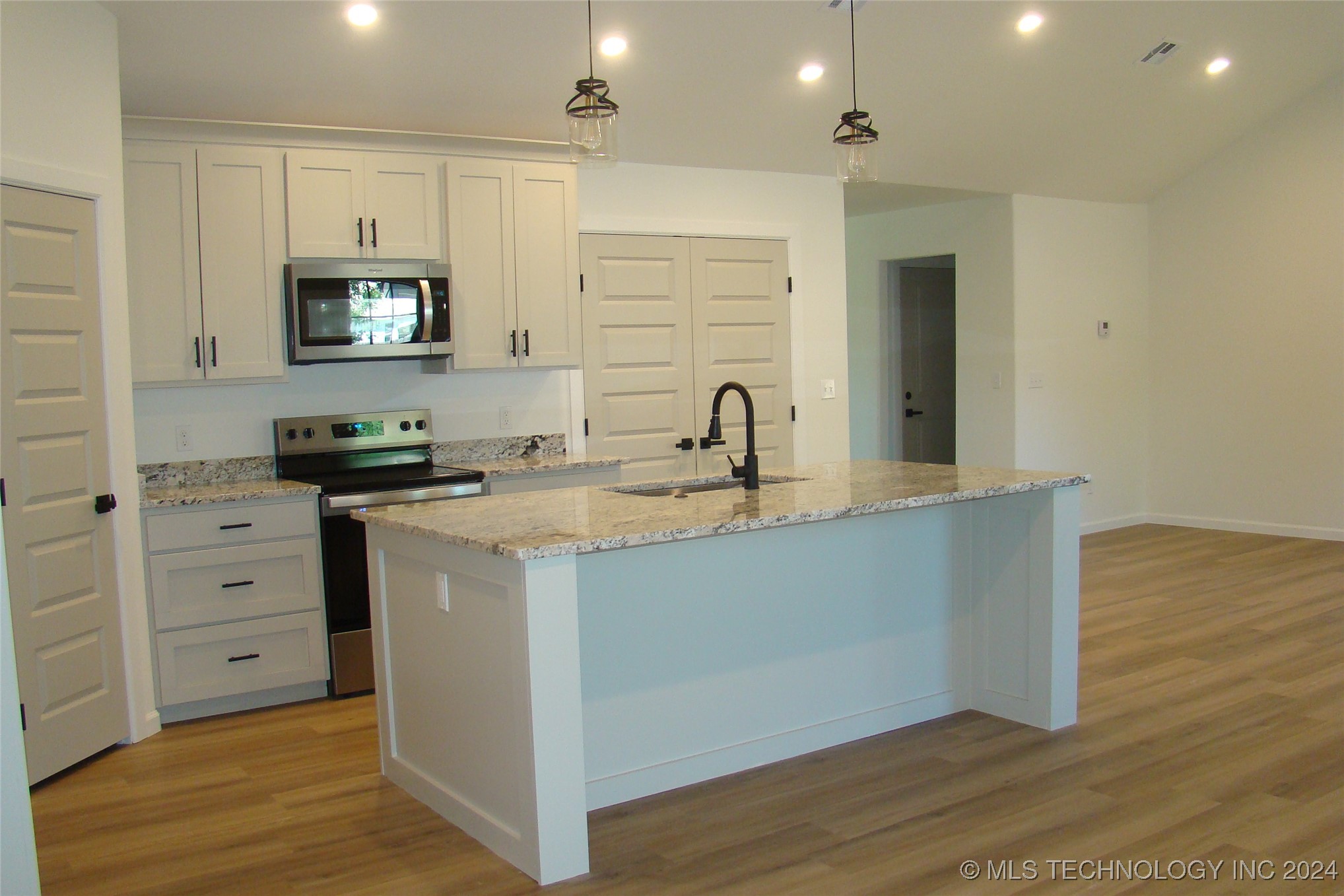 702 Sage Avenue Property Photo 4