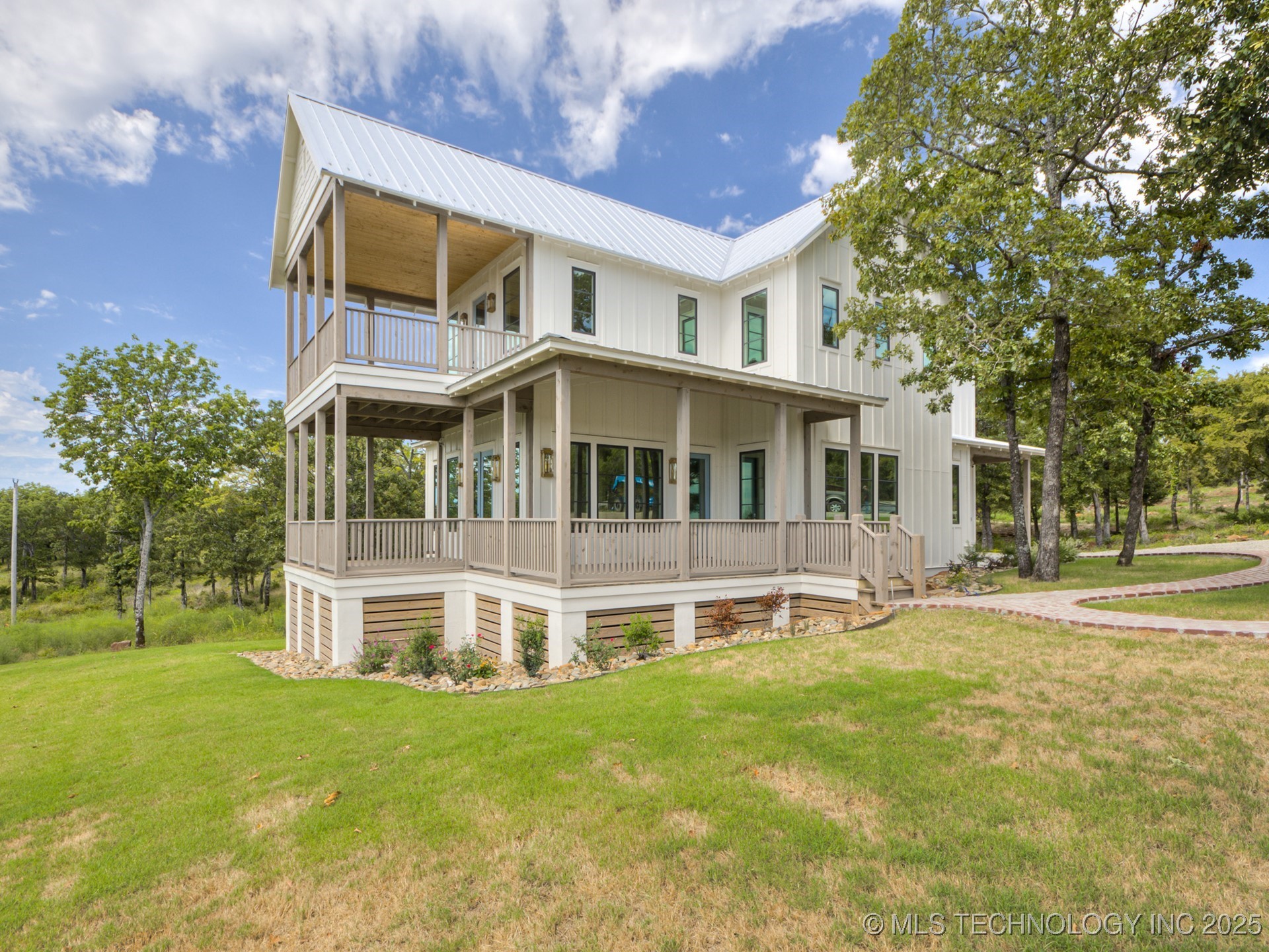 25 E Falcon Tree Loop Property Photo