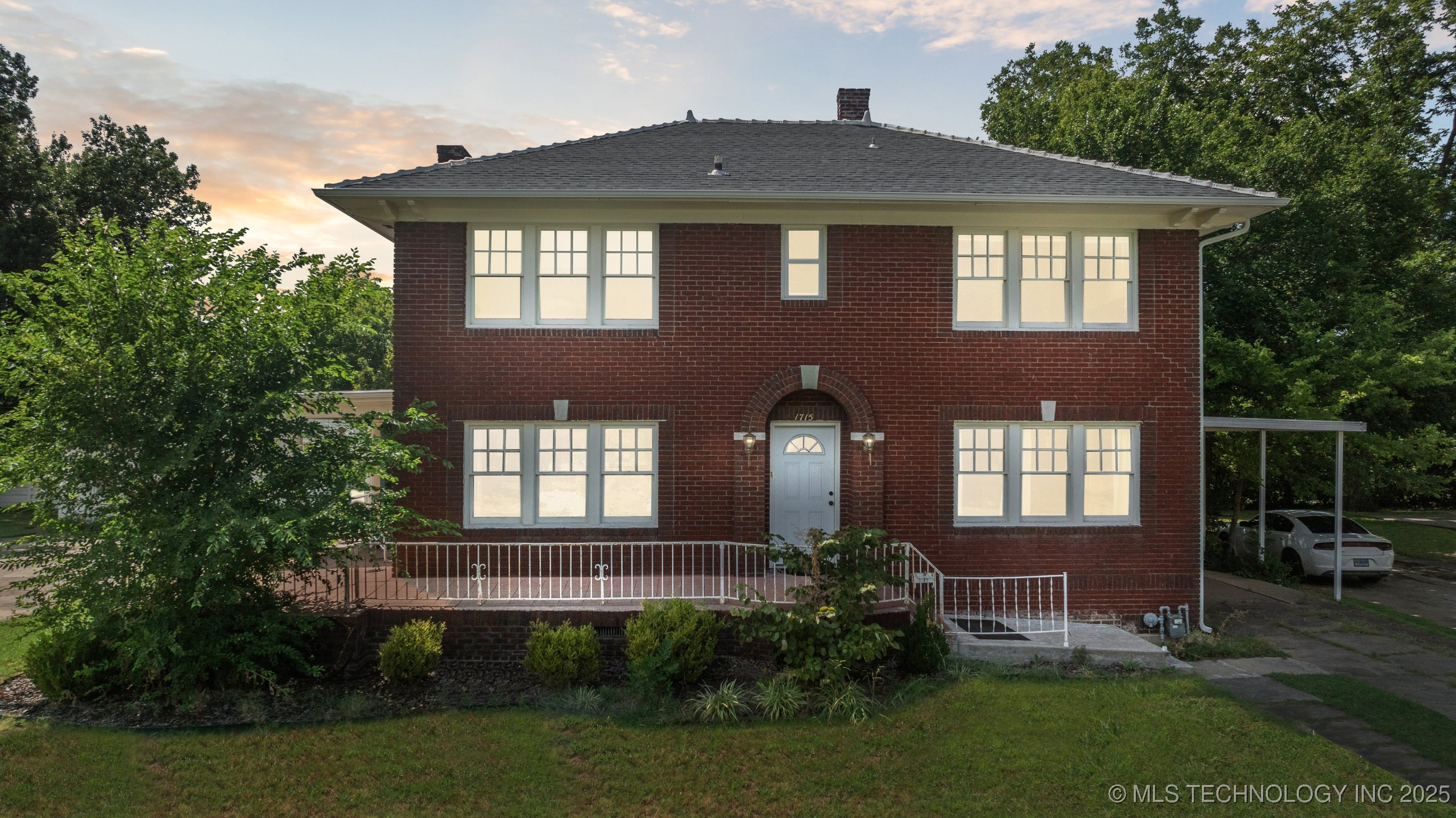 1715 Grandview Avenue Property Photo 1