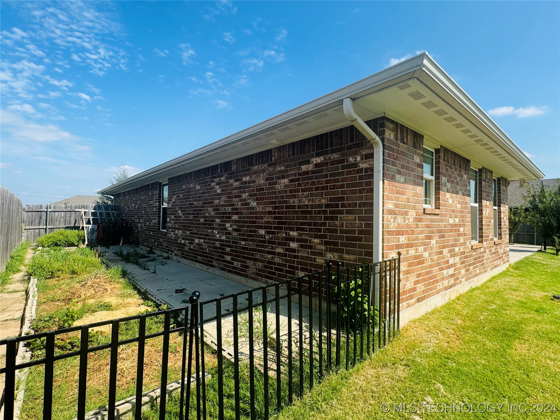 7409 Park Meadow Drive Property Photo 26