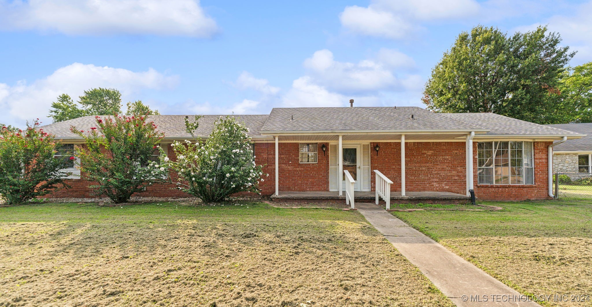 412 Cobblestone Court Property Photo 2