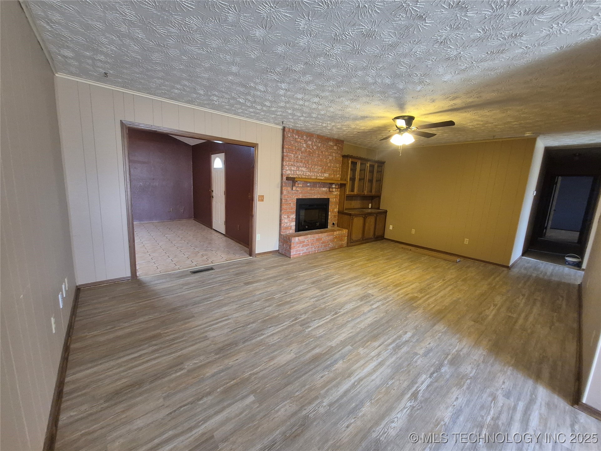 412 Cobblestone Court Property Photo 3