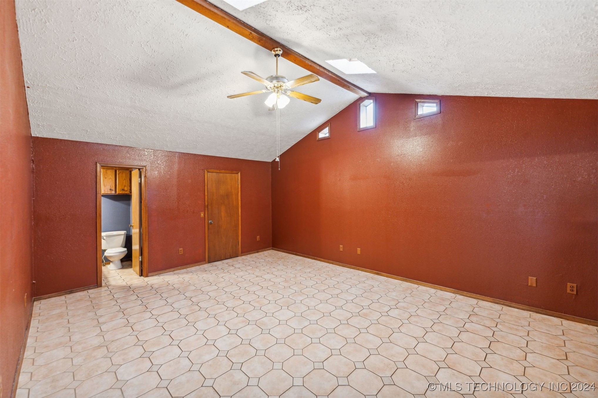412 Cobblestone Court Property Photo 6