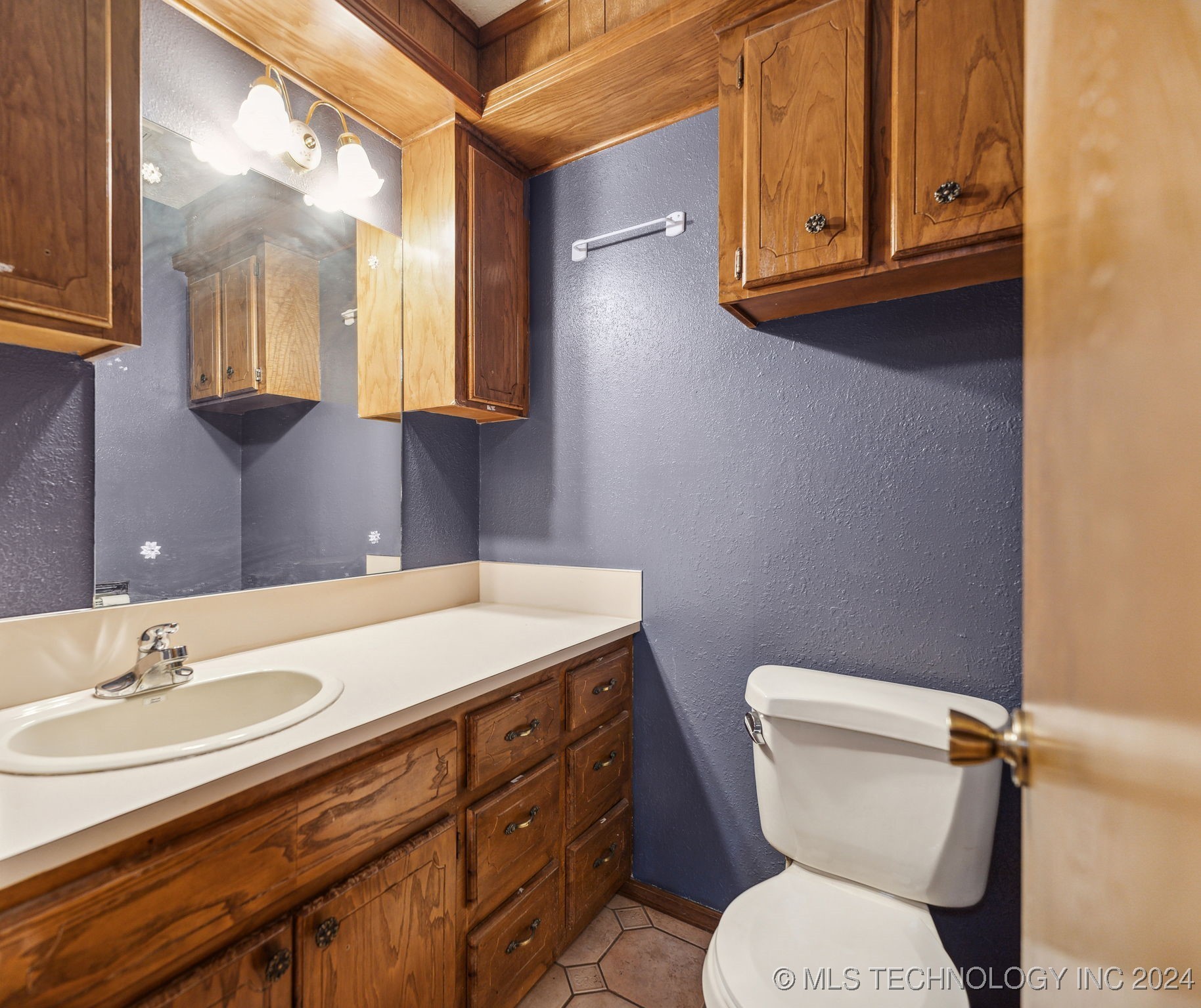 412 Cobblestone Court Property Photo 13